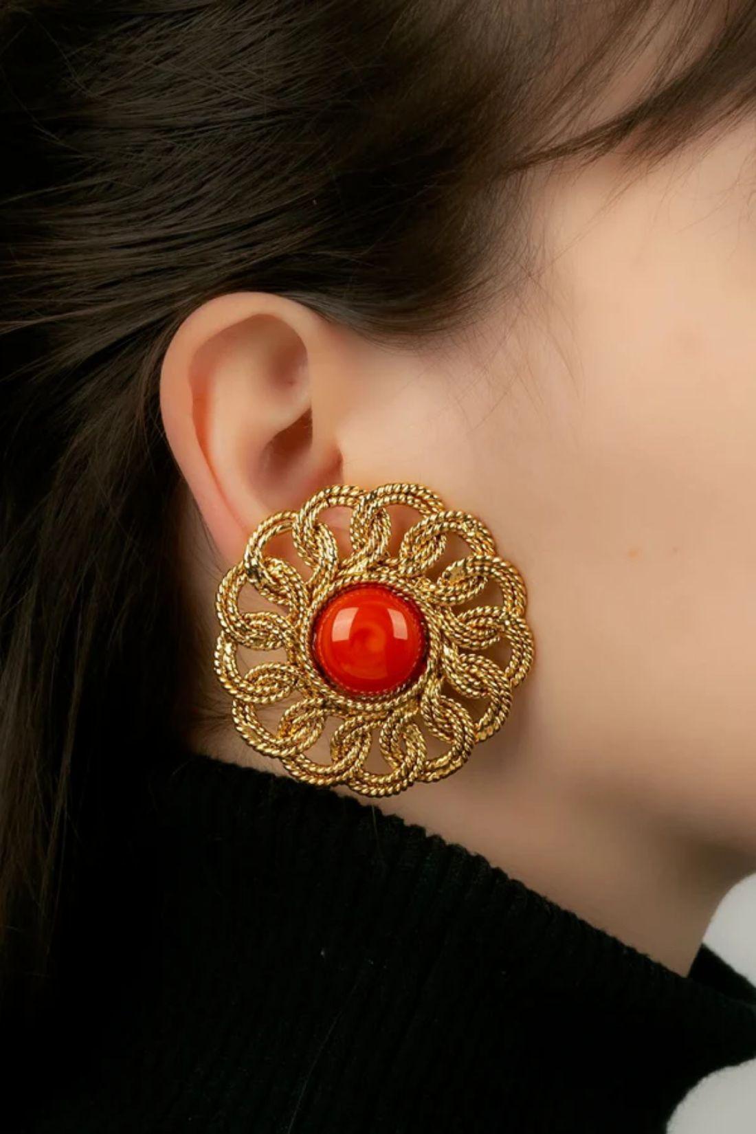 Chanel Earrings in Gold Metal and Orange Glass Paste In Good Condition For Sale In SAINT-OUEN-SUR-SEINE, FR