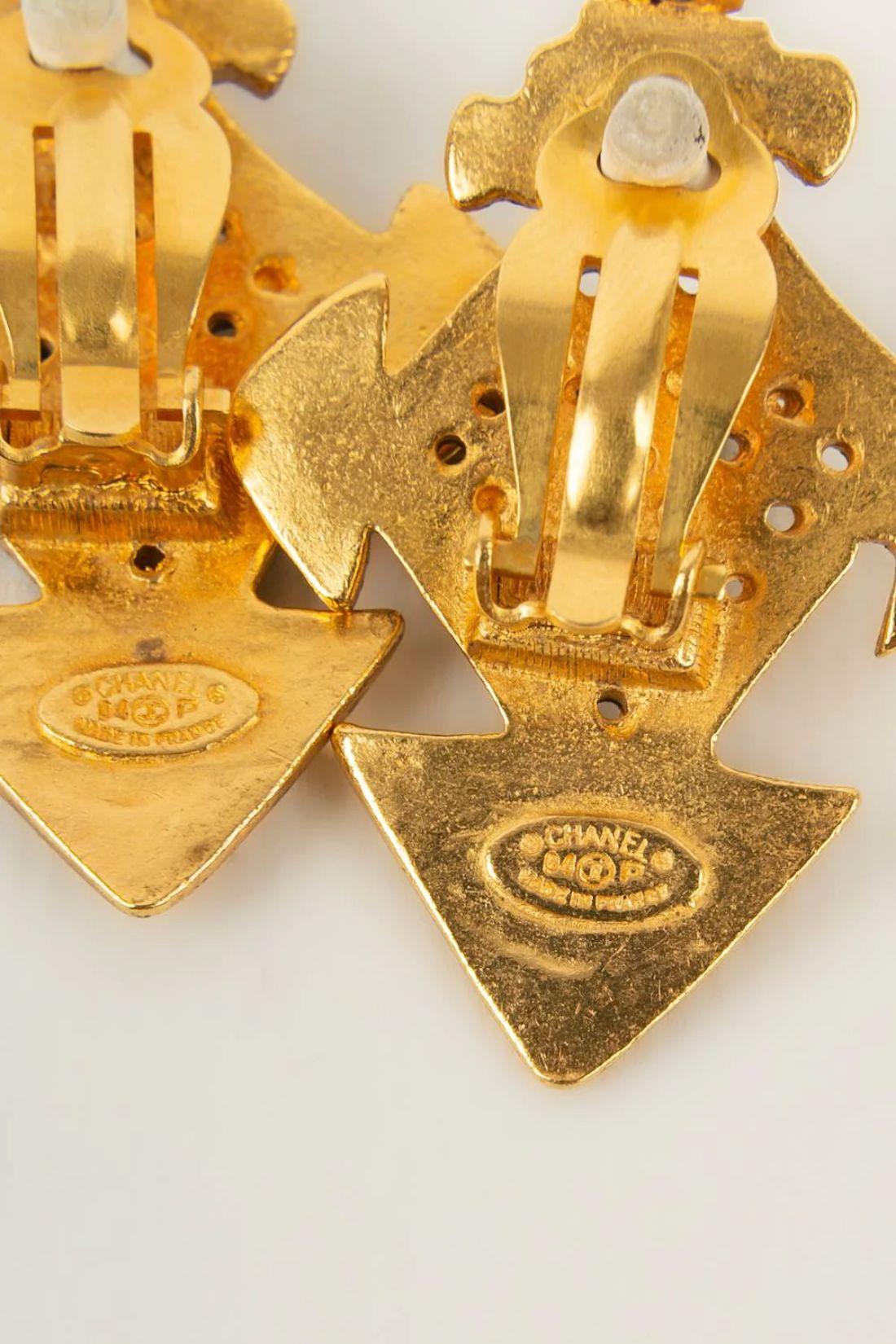 Chanel Earrings in Gold Metal For Sale 1