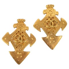 Retro Chanel Earrings in Gold Metal