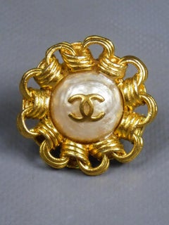 ​​​​​​​Chanel Earrings in Golden Brass and Pearly Pearls Circa 1980/1990