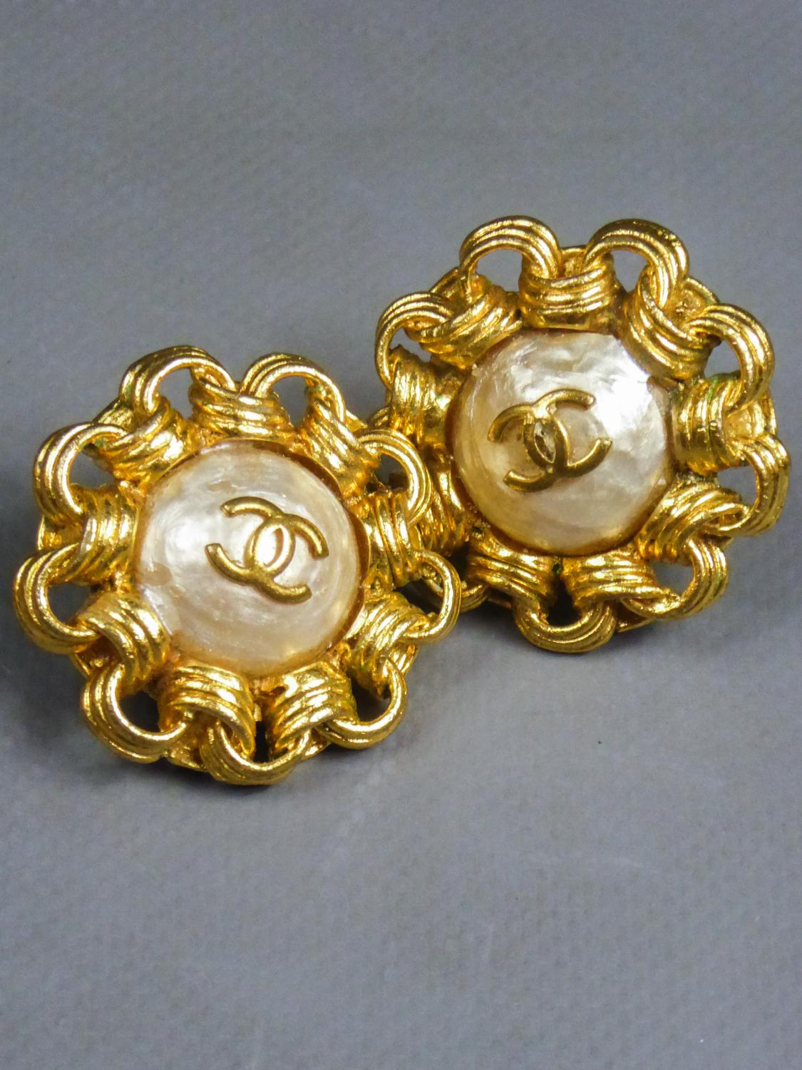 ​​​​​​​Chanel Earrings in Golden Brass and Pearly Pearls Circa 1980/1990 1