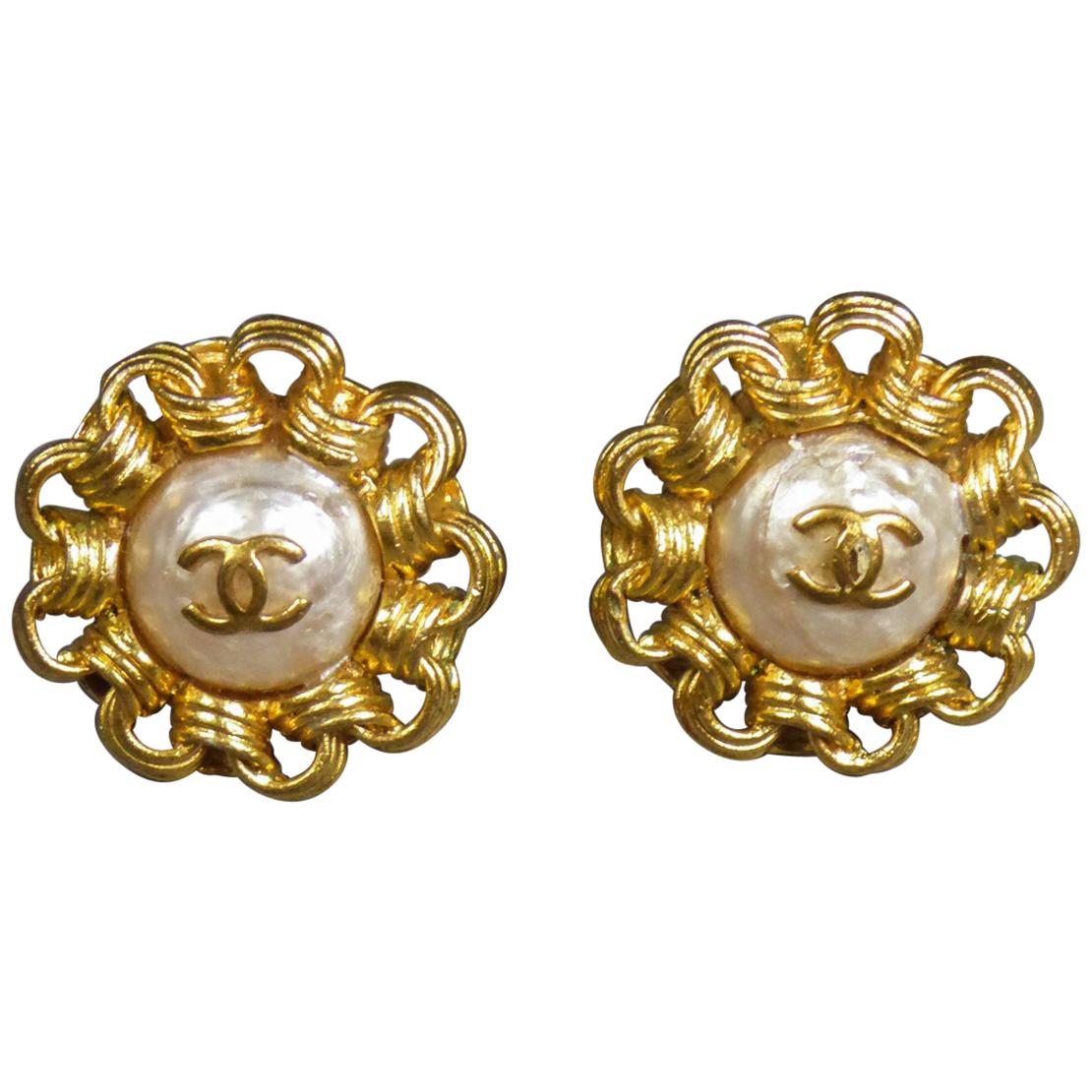 ​​​​​​​Chanel Earrings in Golden Brass and Pearly Pearls Circa 1980/1990