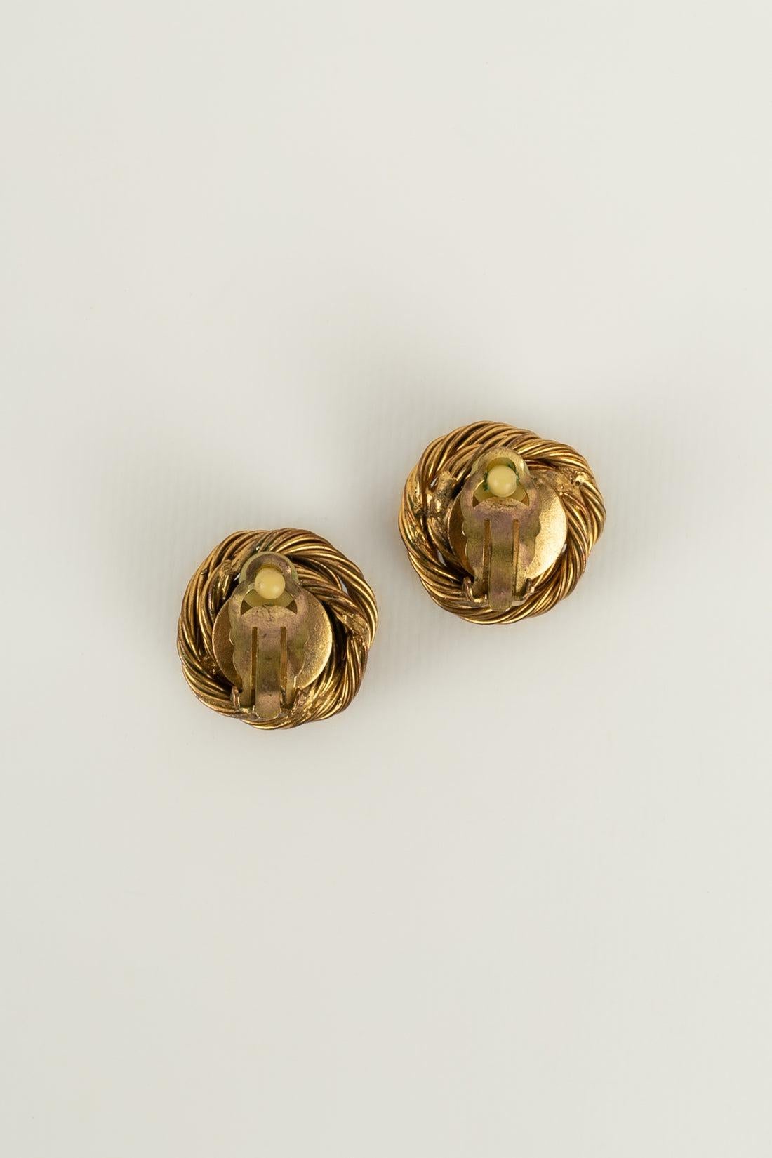 Chanel-Ohrringe aus goldenem Metall, 1980 im Zustand „Hervorragend“ im Angebot in SAINT-OUEN-SUR-SEINE, FR