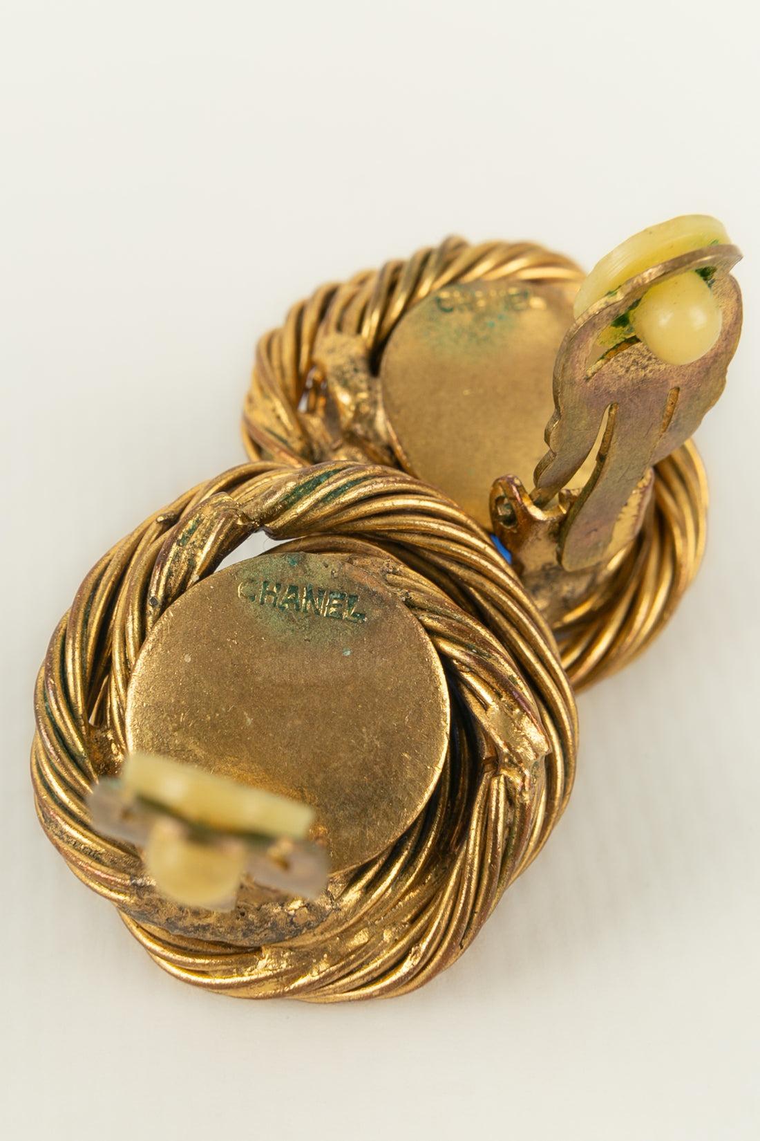 Chanel-Ohrringe aus goldenem Metall, 1980 im Angebot 3
