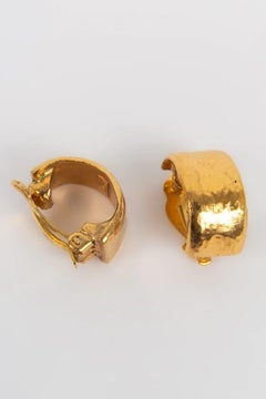 Chanel Earrings in Hammered Gold Metal