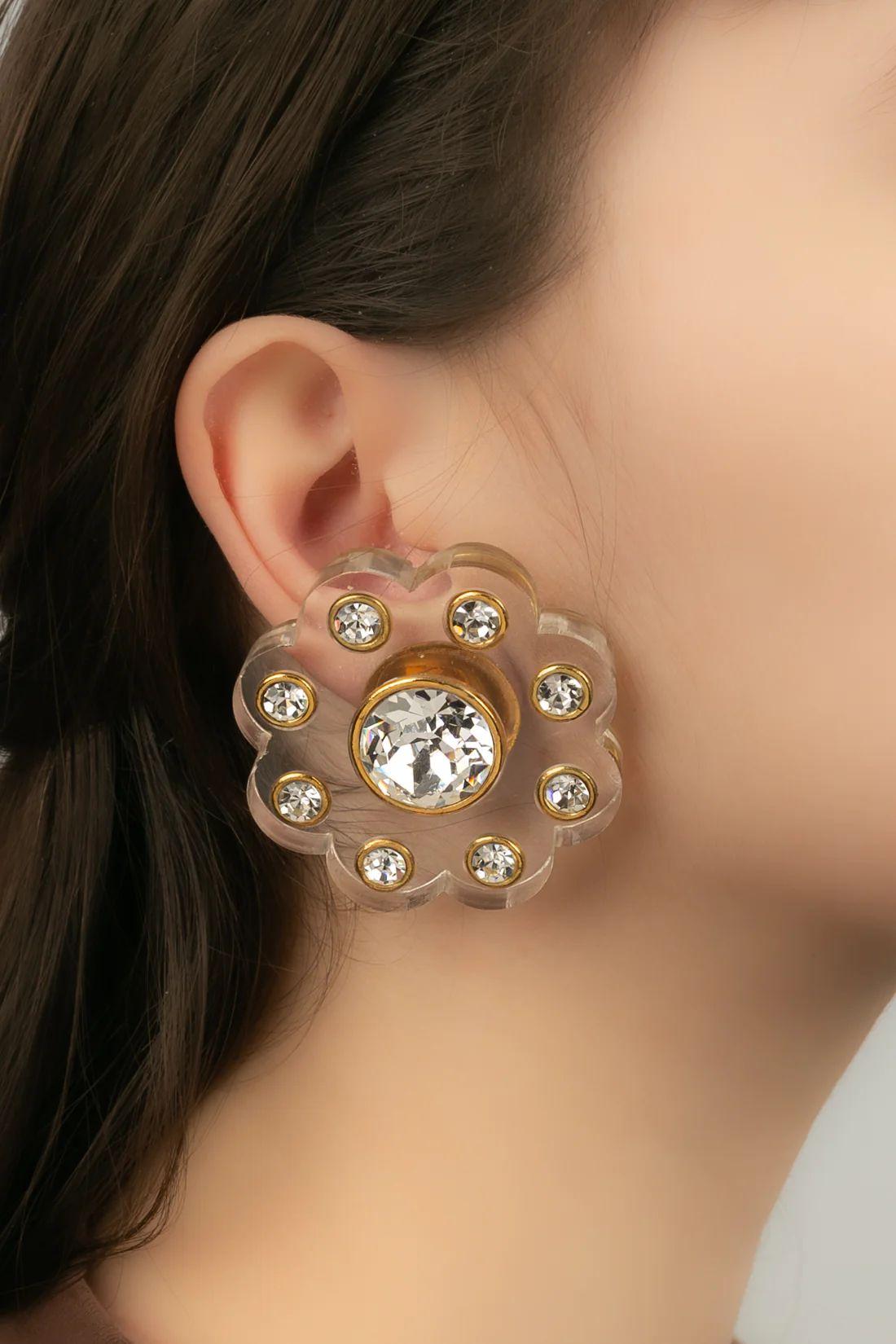 Chanel Earrings in lucite and strass For Sale 2