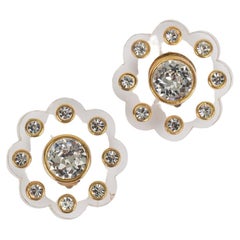 Boucles d'oreilles Chanel en lucite et strass