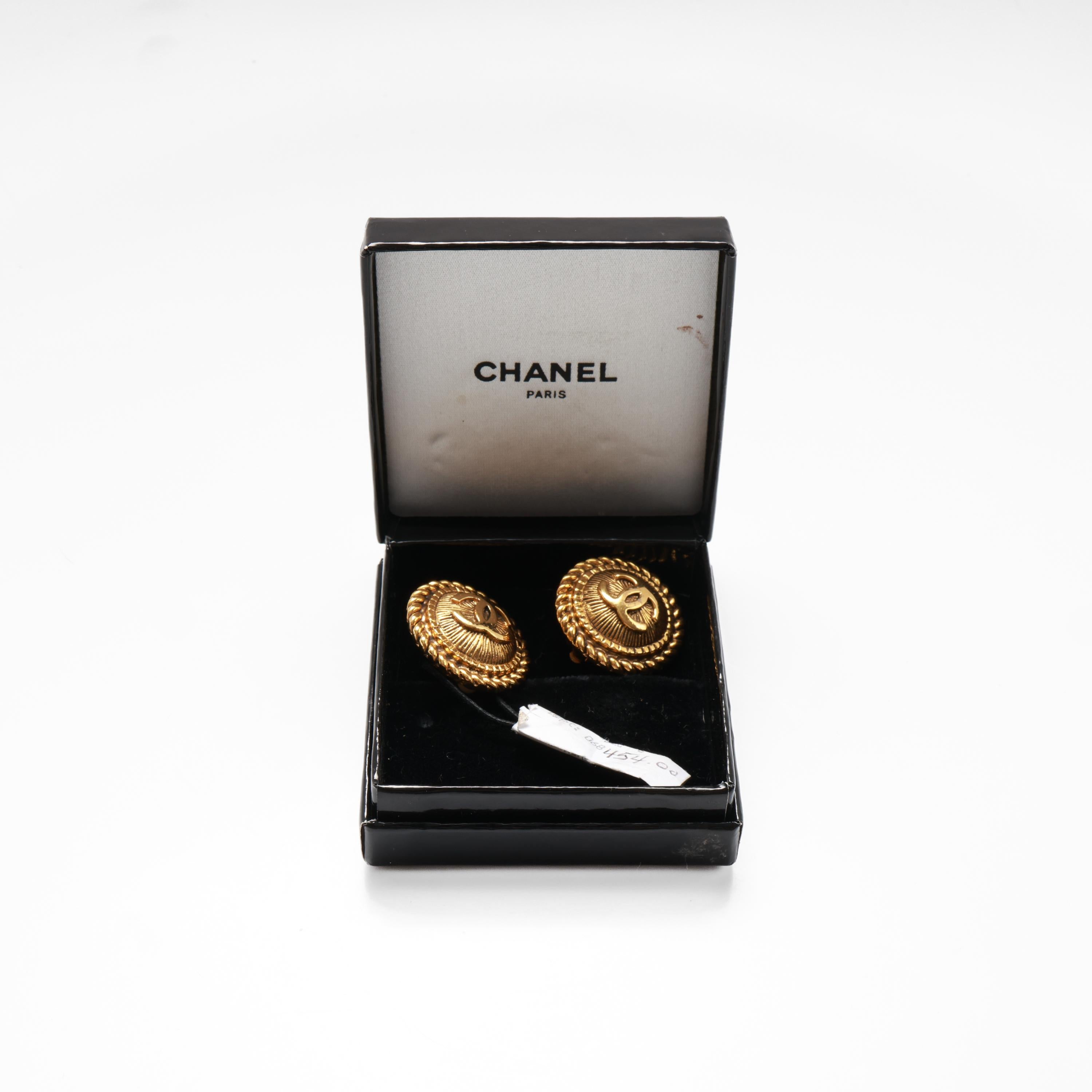 Moderno Orecchini Chanel Karl Lagerfeld for Chanel CC anni '80 in vendita