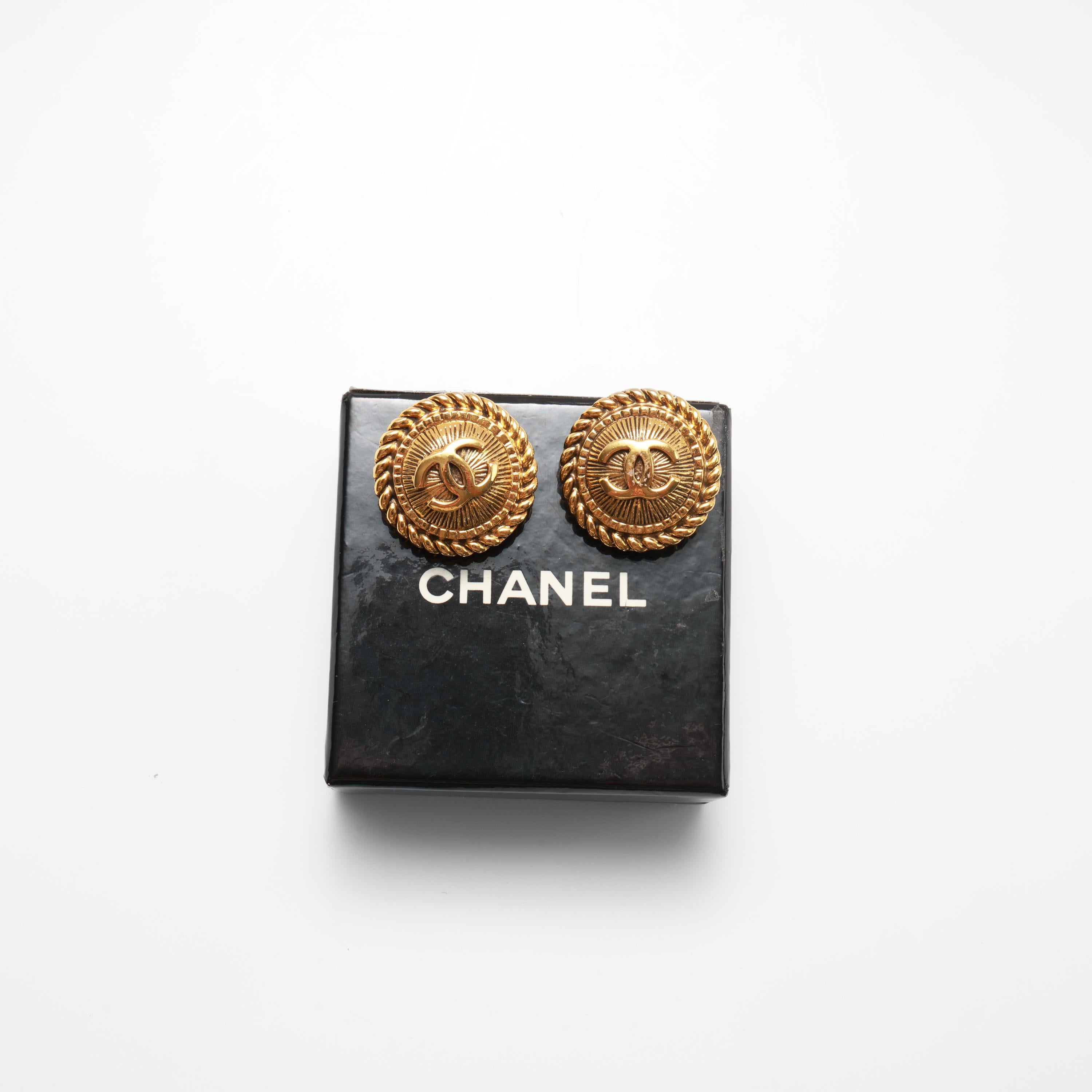 Donna Orecchini Chanel Karl Lagerfeld for Chanel CC anni '80 in vendita