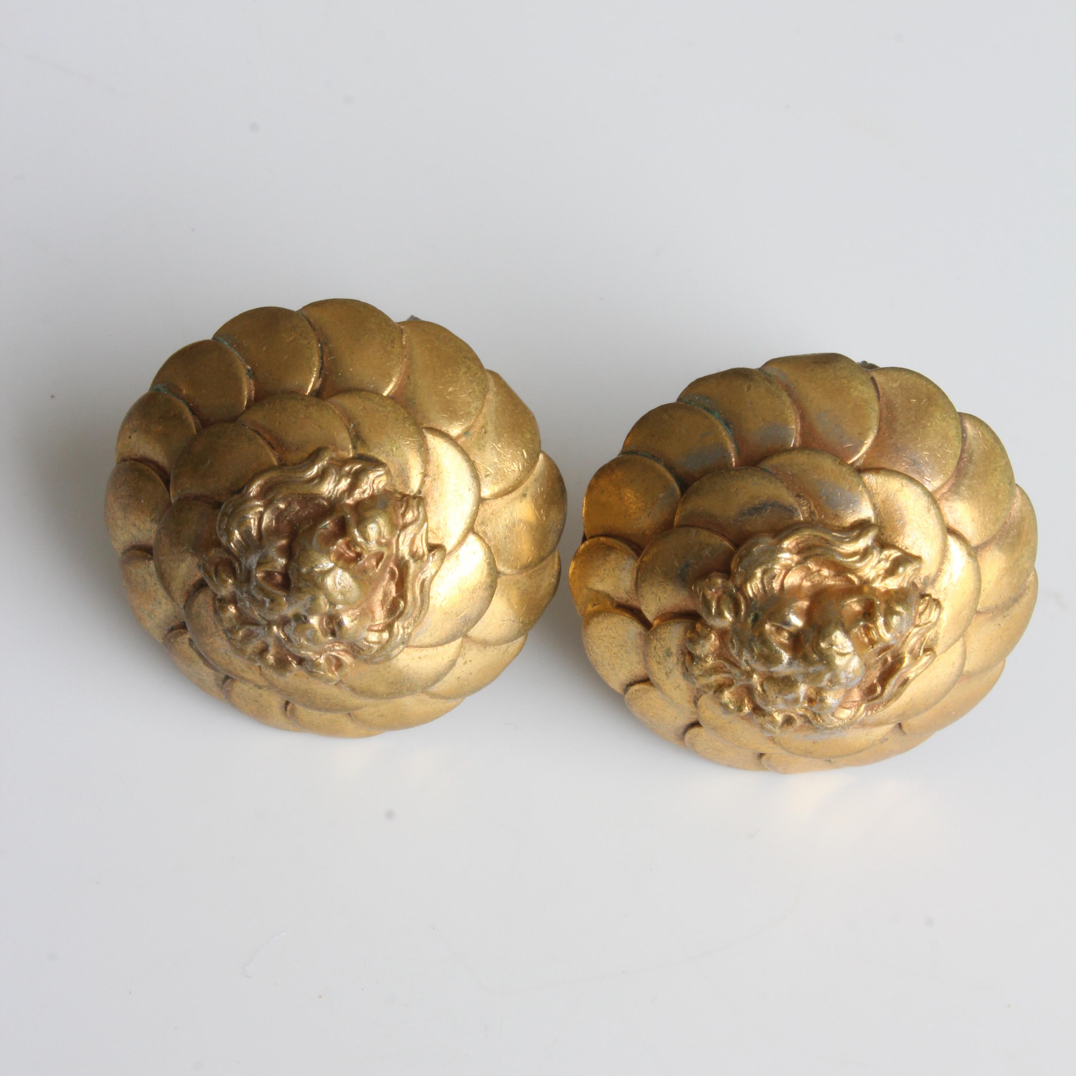 Chanel Ohrringe Roaring Lion Head Clip Style Gold Metall Seltenes Vintage 1970er Jahre Damen im Angebot