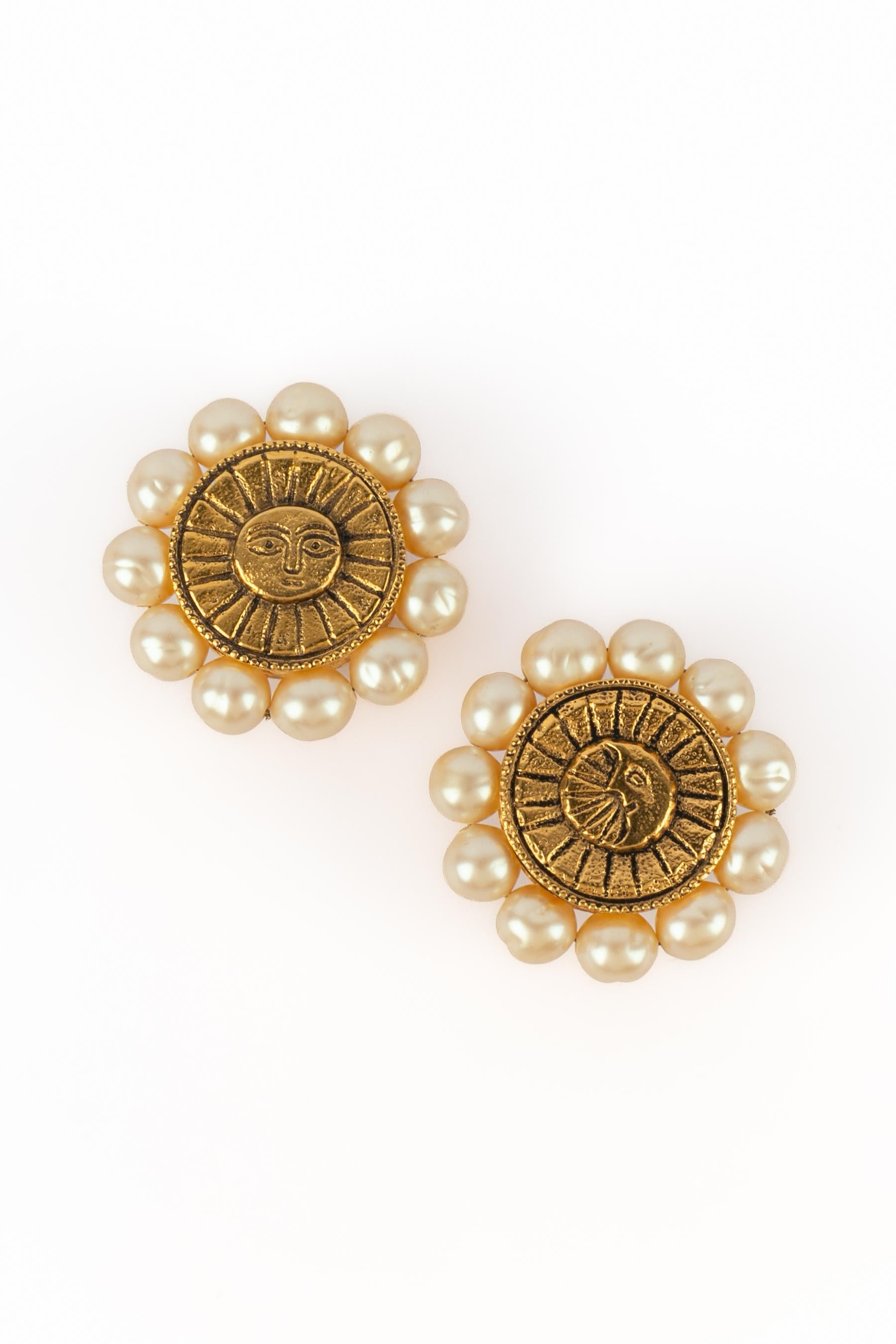Pendientes Chanel 'Estrellas en Excelente estado para la venta en SAINT-OUEN-SUR-SEINE, FR