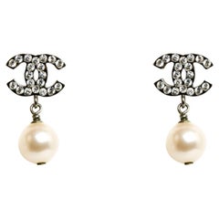 Used Chanel earrings Studs Black silver medium CC and medium fancy pearl