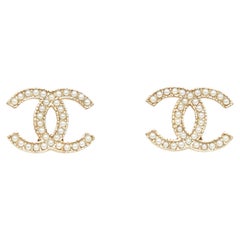 Chanel Earrings Studs Medium golden and regular pearls