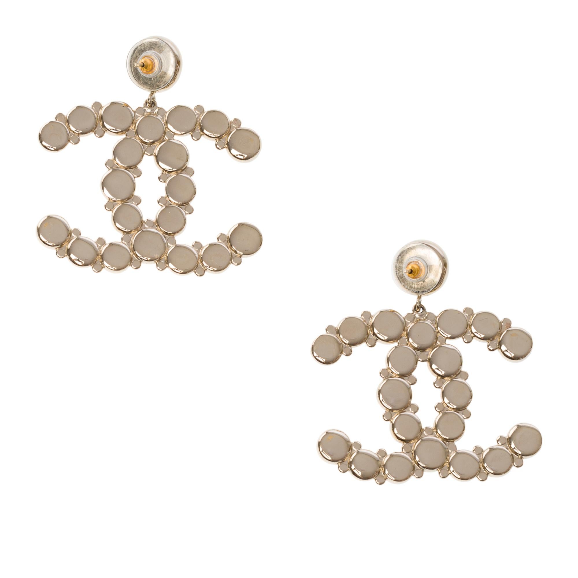 Chanel Earrings topped with faux pearls, rhinestones and resin, SHW In Excellent Condition For Sale In Paris, IDF