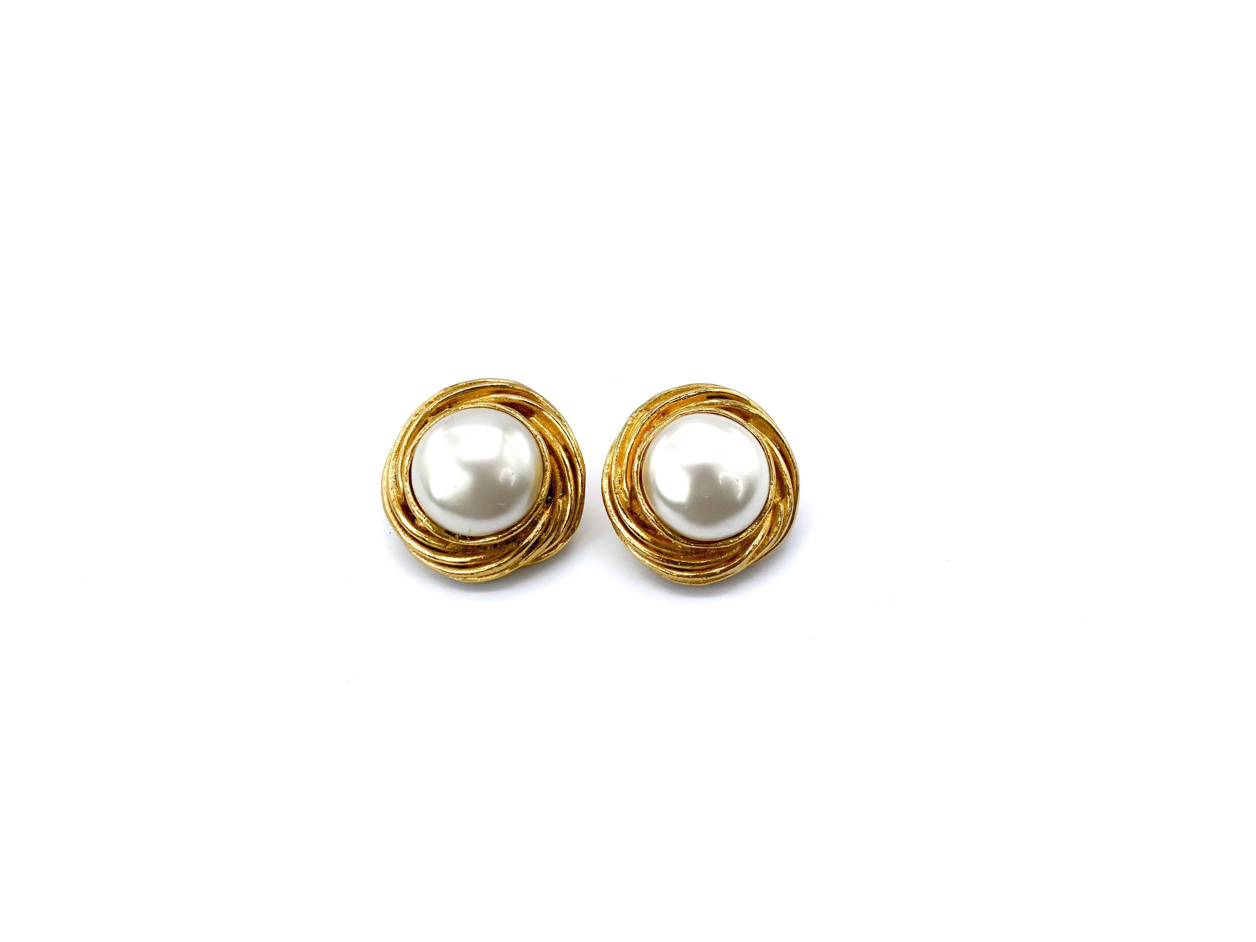 Chanel 1970s Vintage Clip On Earrings 

Timelessly elegant vintage earrings from the house of chanel, still the most desirable fashion brand in the world.  

Detail
-Cast from high quality gold plated metal 
-Set with shiny faux baroque pearls
-Made