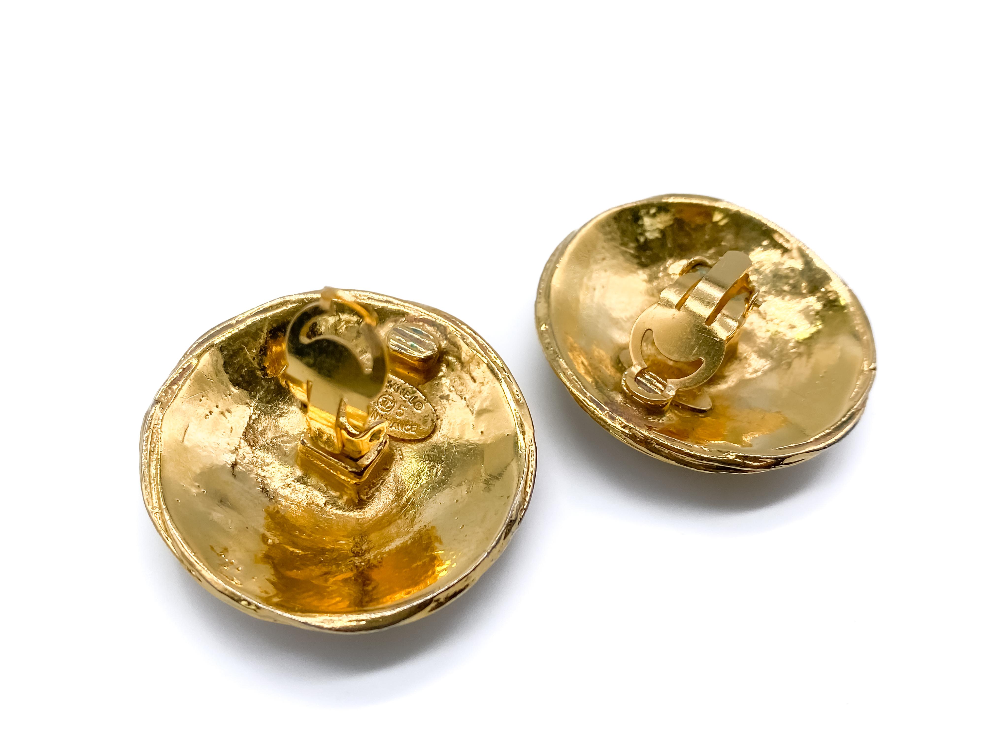 CHANEL 1980s Vintage 1980s Clip On Earrings 

These are incredible statement earrings from the House of Chanel. Made in France for collection 25 in 1986, these earrings are cast from high quality gold plated metal and emblazoned with the all