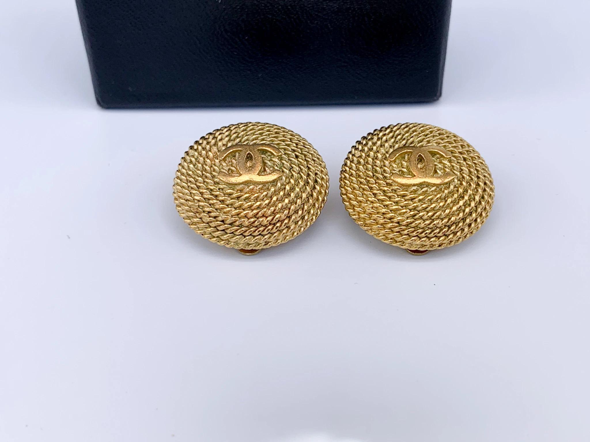 CHANEL Earrings Vintage 1990s Clip On In Excellent Condition In London, GB