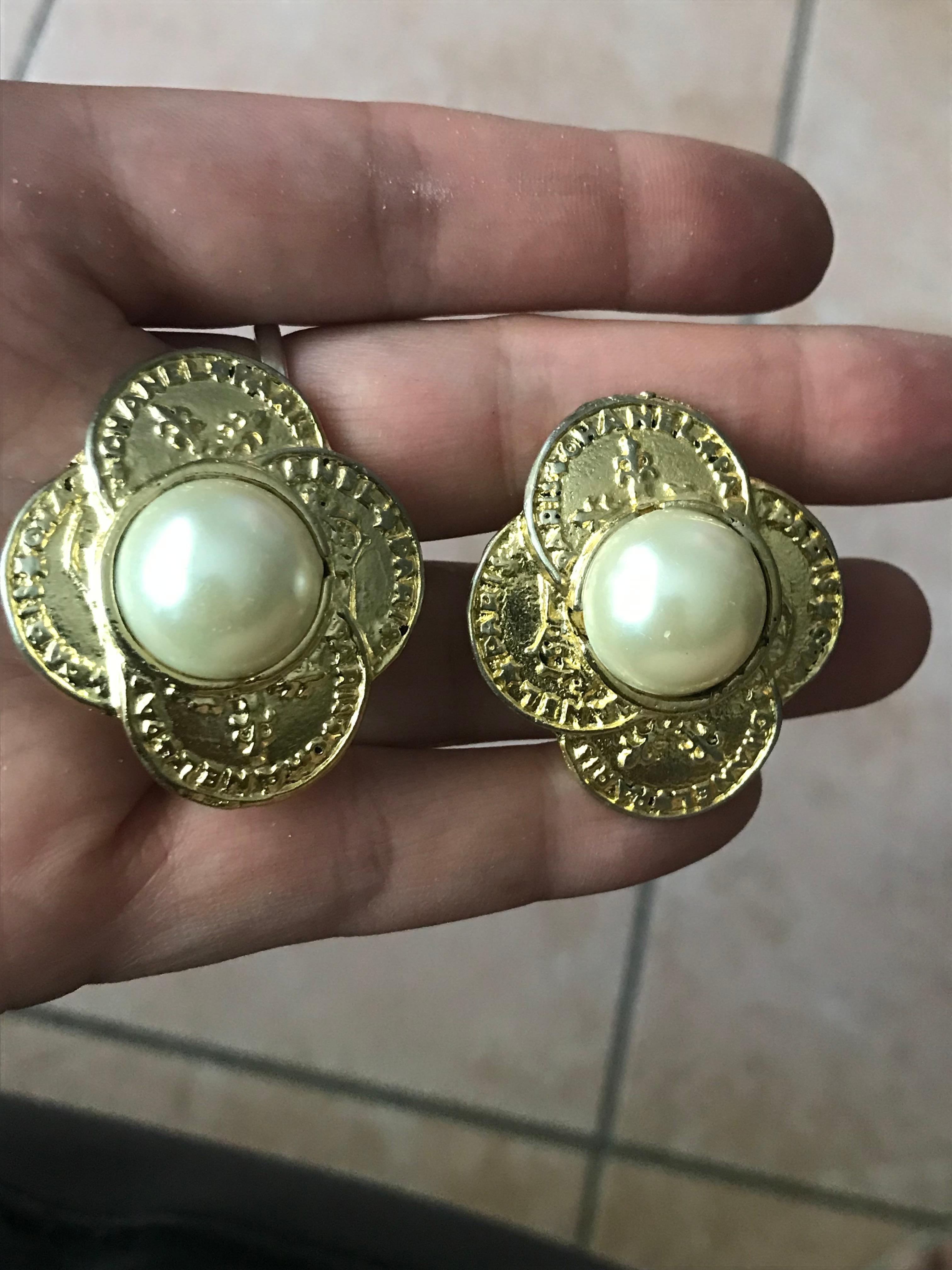CHANEL Pendientes perla vintage. Buen estado. en Bueno estado para la venta en CACHAN, FR
