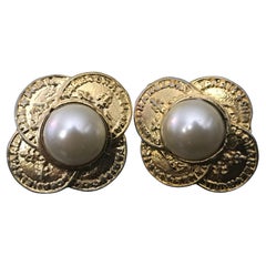 CHANEL Pendientes perla vintage. Buen estado.