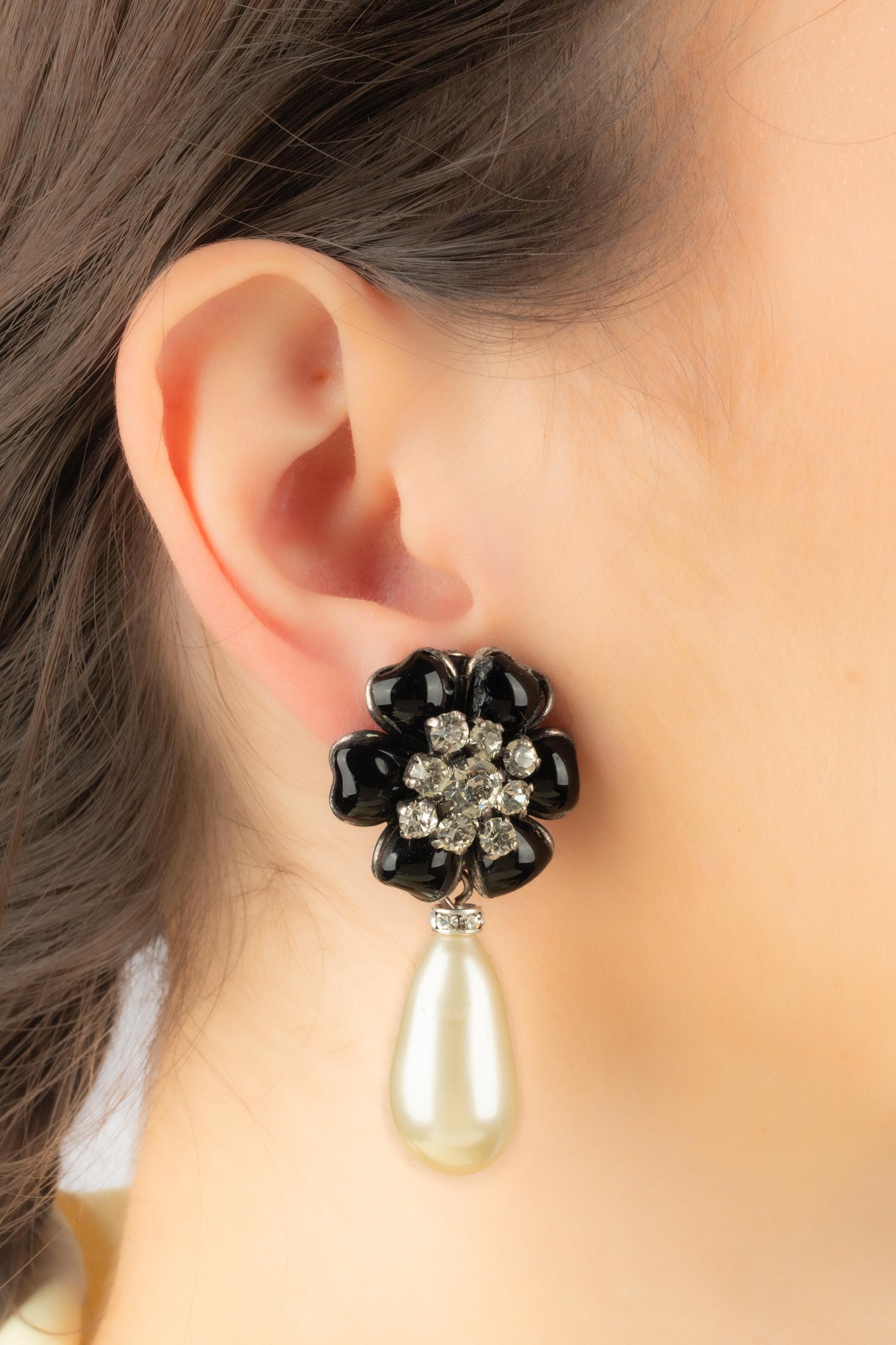 Donna Orecchini Chanel Inverno 1995 in vendita