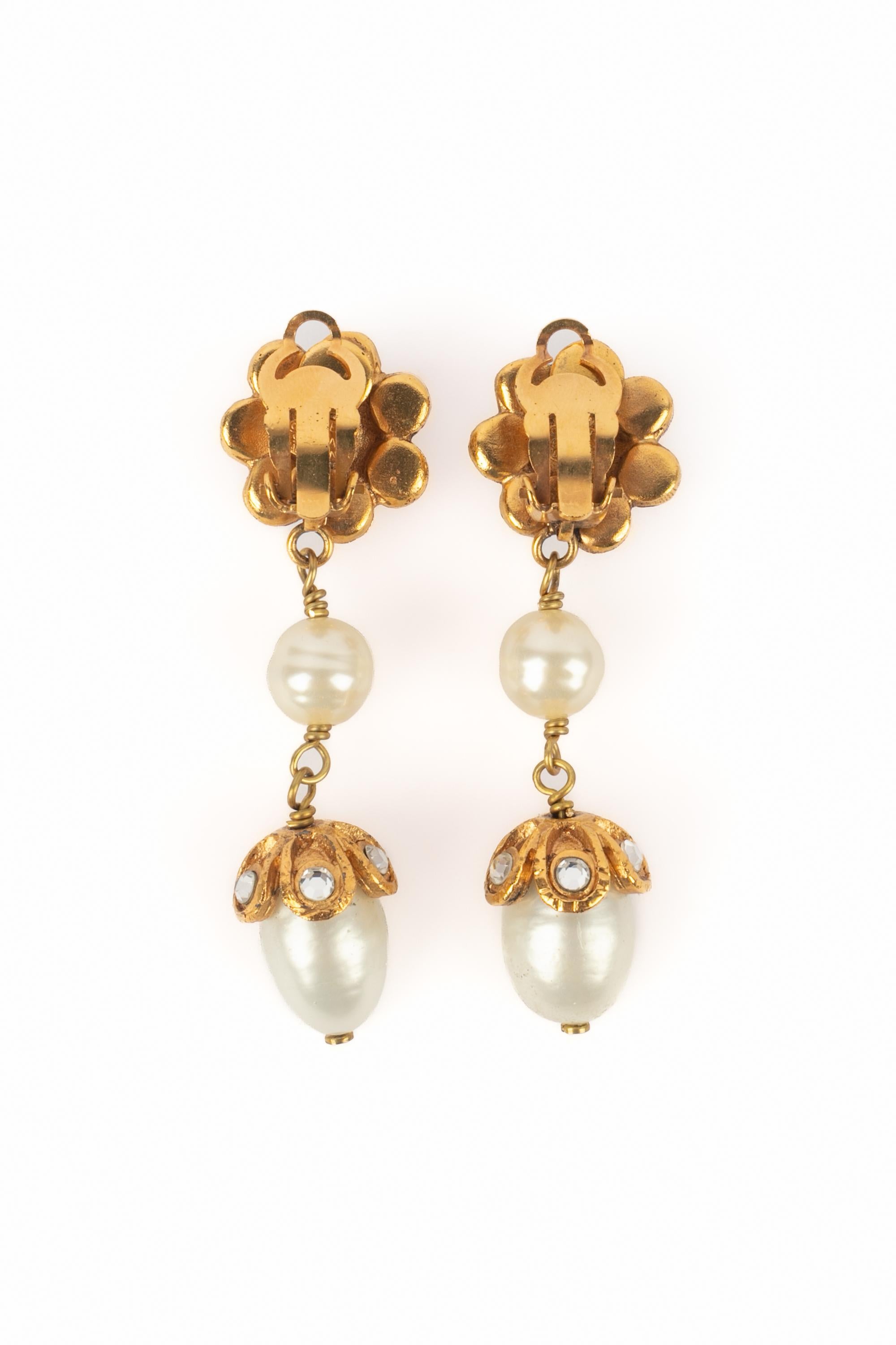 Donna Orecchini Chanel Inverno 1996 in vendita