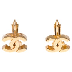 Chanel Earrings with gilt metal CC