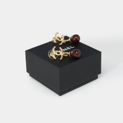 Chanel Earrings with gold metal and brown stone