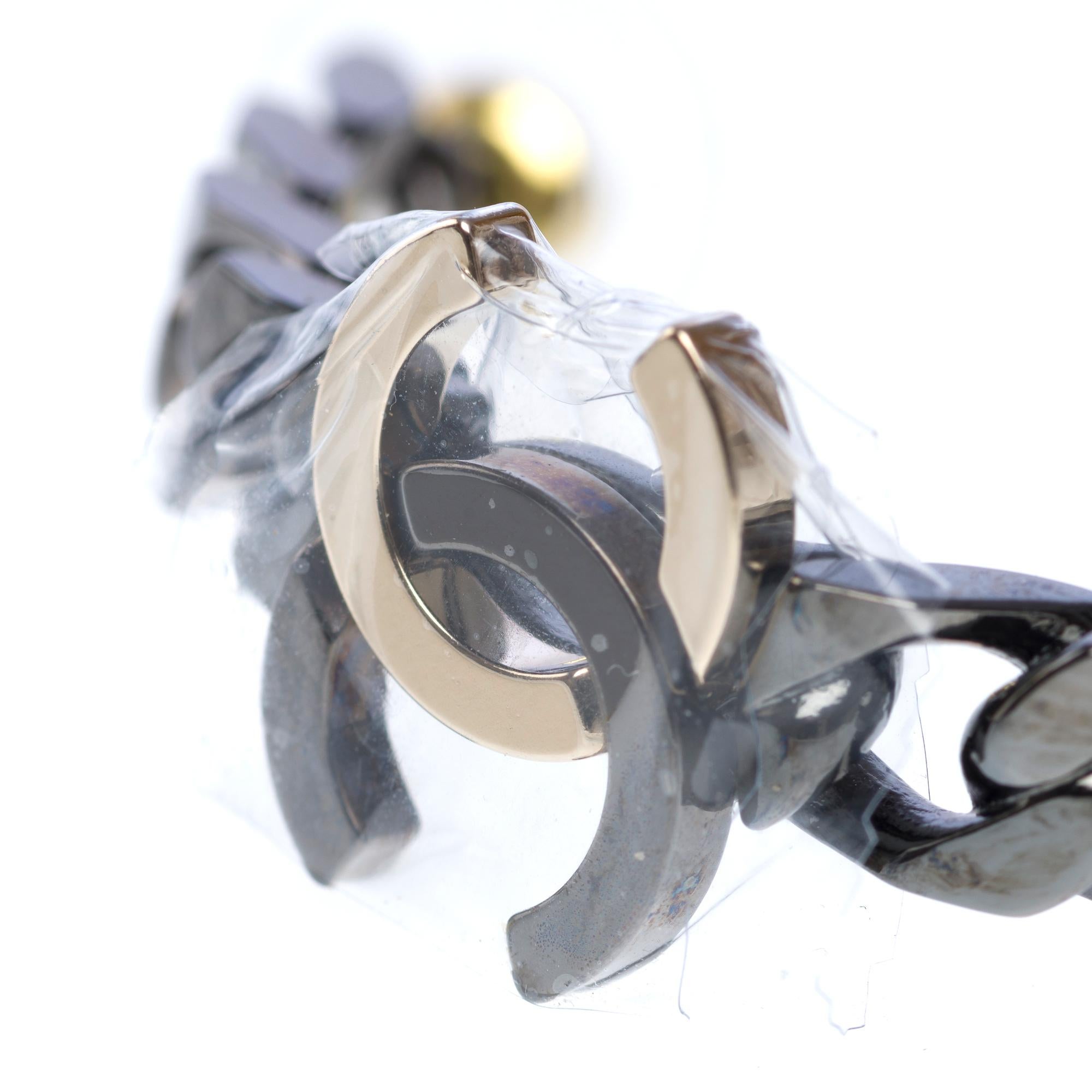 Boucles d'oreilles Chanel en métal gris 1