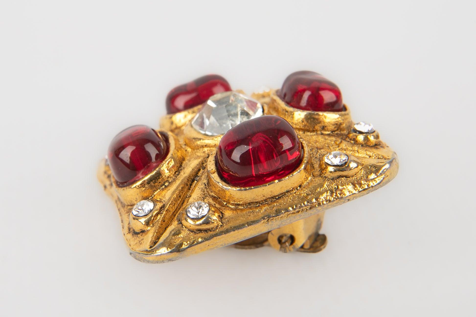 Pendientes Chanel con pasta de vidrio roja y brillantes en Excelente estado para la venta en SAINT-OUEN-SUR-SEINE, FR