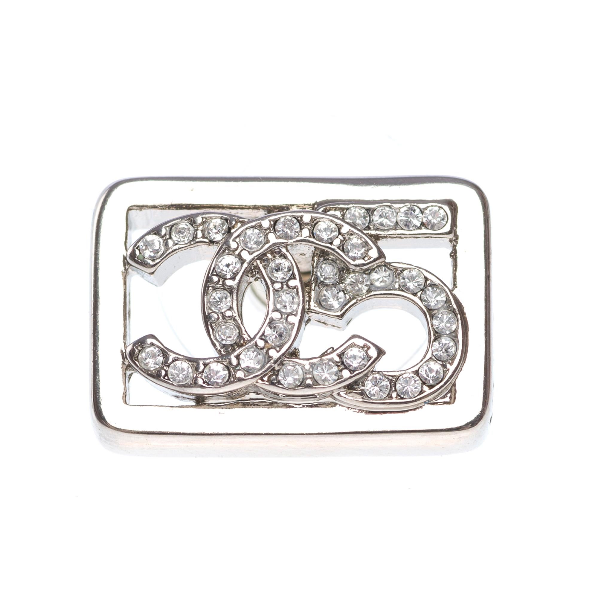Orecchini Chanel in metallo argentato e cristallo in vendita 1