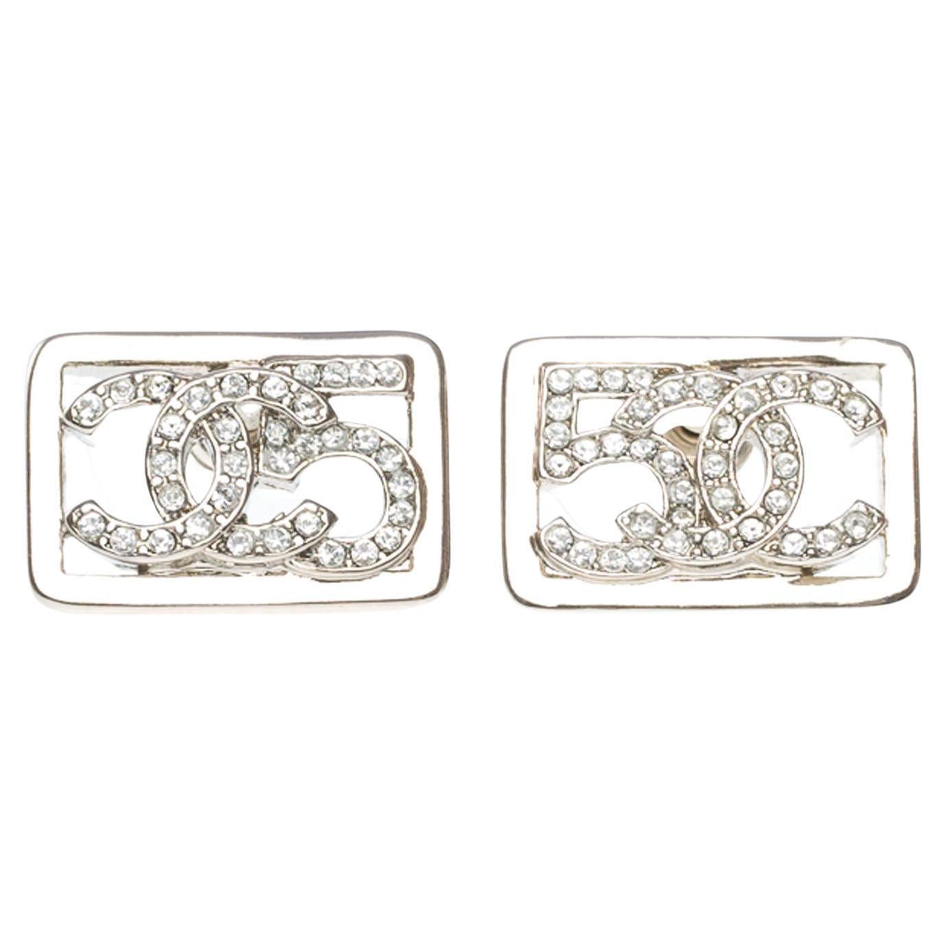 Orecchini Chanel in metallo argentato e cristallo