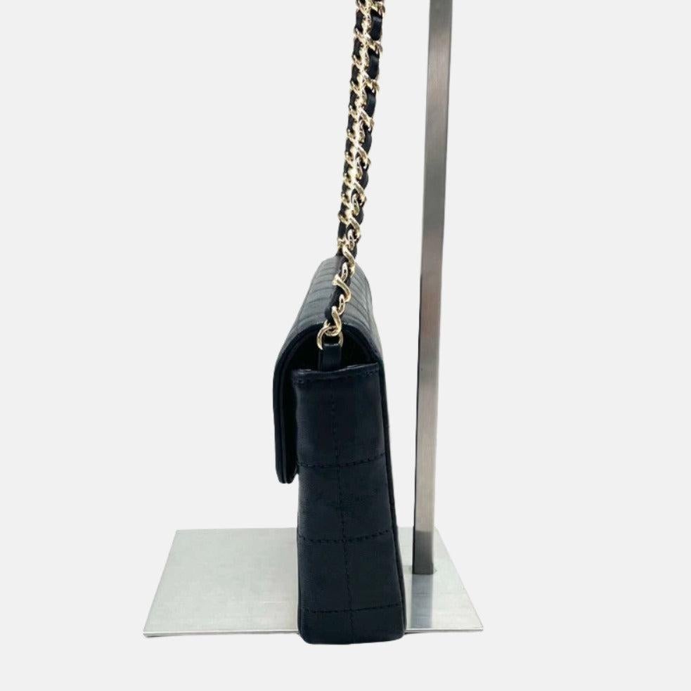 Chanel East West Chocolate Bar Black Leather In Excellent Condition In AUBERVILLIERS, FR