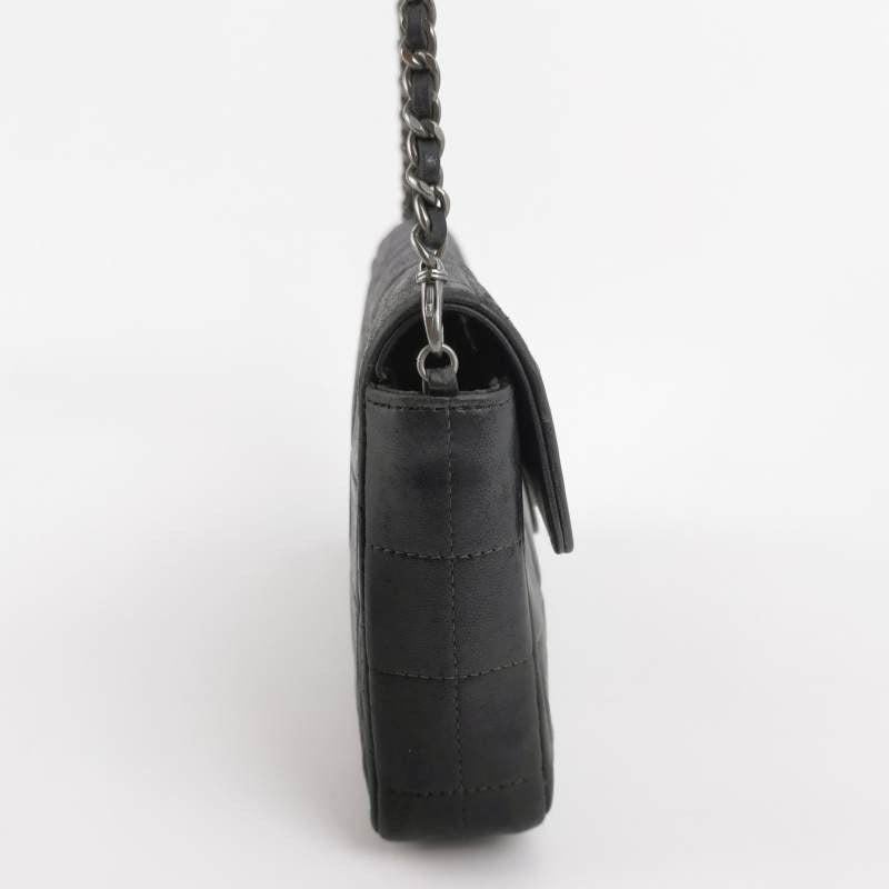 Chanel East West Chocolate Bar Black Leather Silver Hardware, 2000-2002 In Fair Condition In AUBERVILLIERS, FR