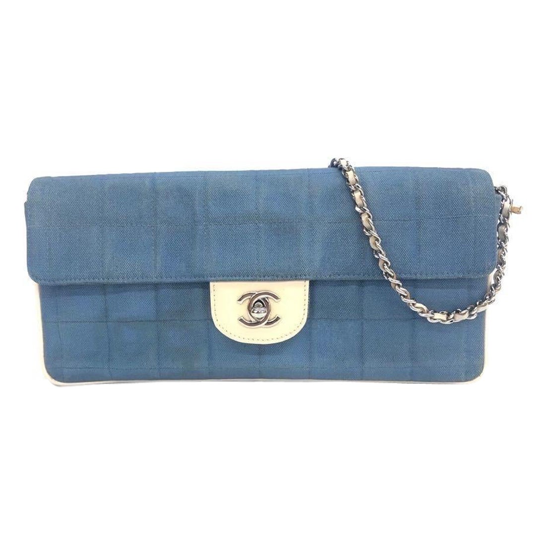 Chanel East West Chocolate Bar Blue Denim Beige con profili in pelle A. Silver