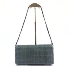 Chanel East West Chocolate Bar Borsa a tracolla in denim verde con fodera in pelle