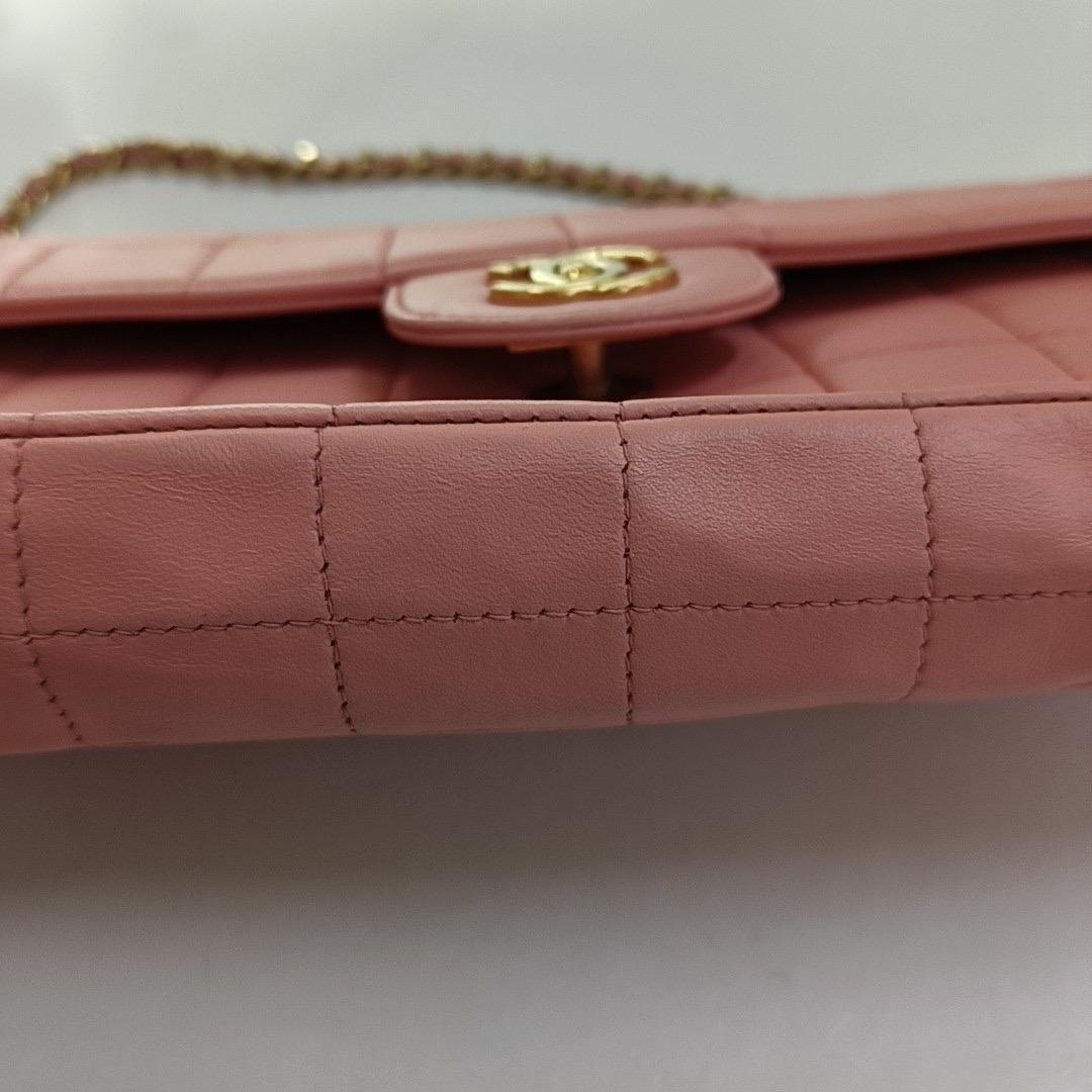 Chanel East West Chocolate Bar Light Pink Leather Gold Hardware Vintage 9
