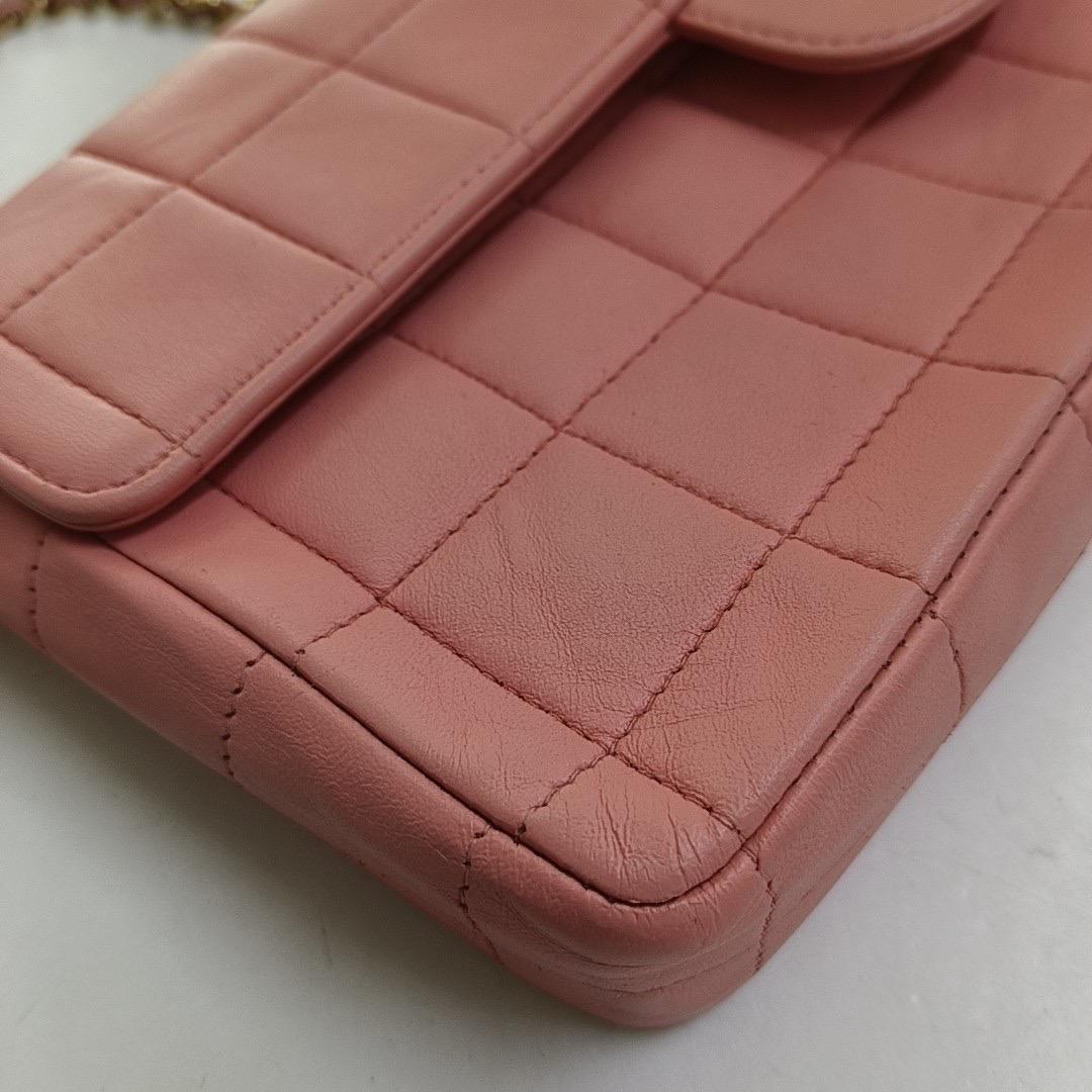Chanel East West Chocolate Bar Light Pink Leather Gold Hardware Vintage 10