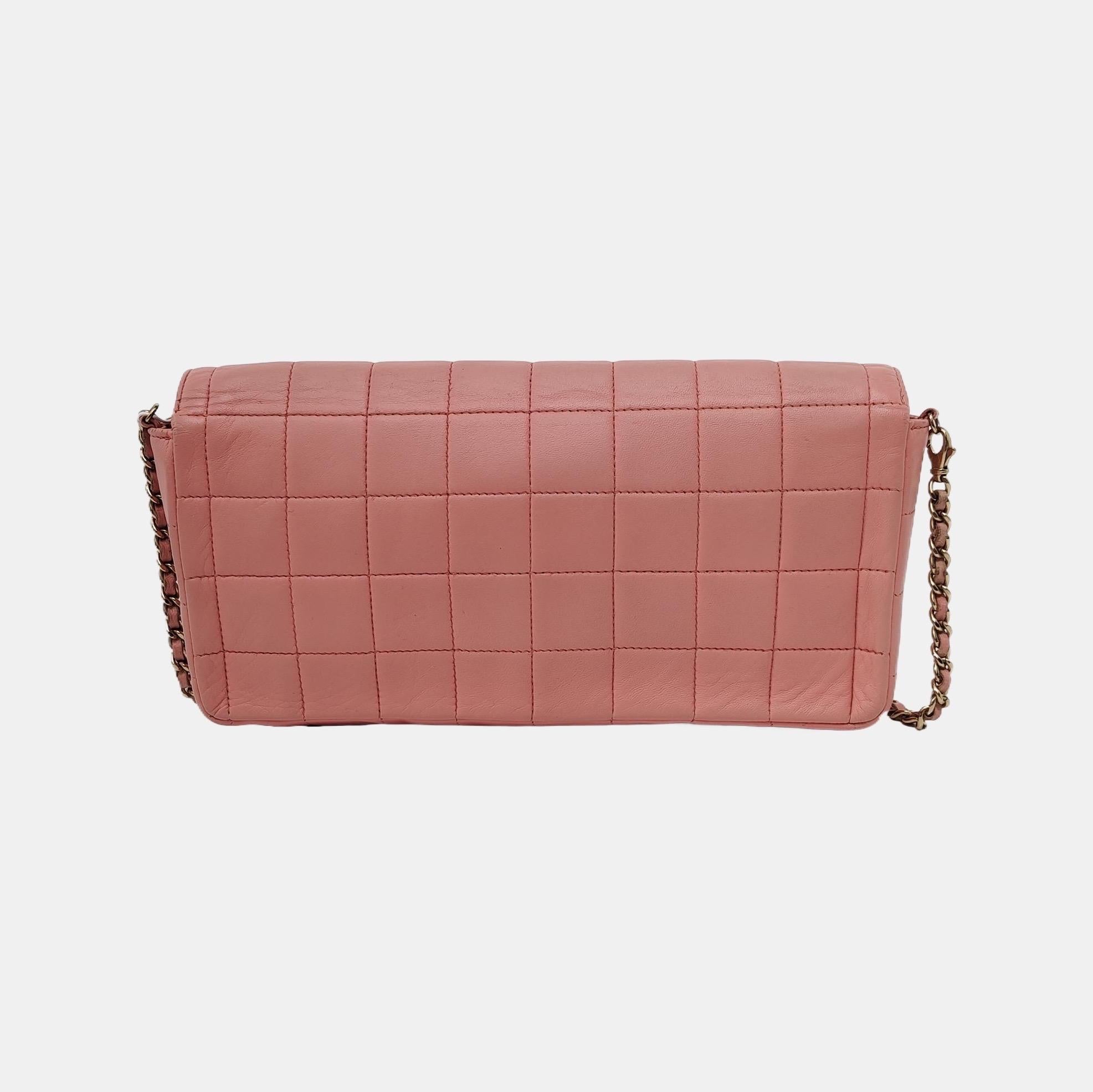Chanel East West Chocolate Bar Light Pink Leather Gold Hardware Vintage In Good Condition In AUBERVILLIERS, FR