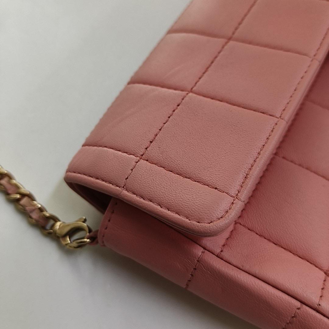 Chanel East West Chocolate Bar Light Pink Leather Gold Hardware Vintage 1