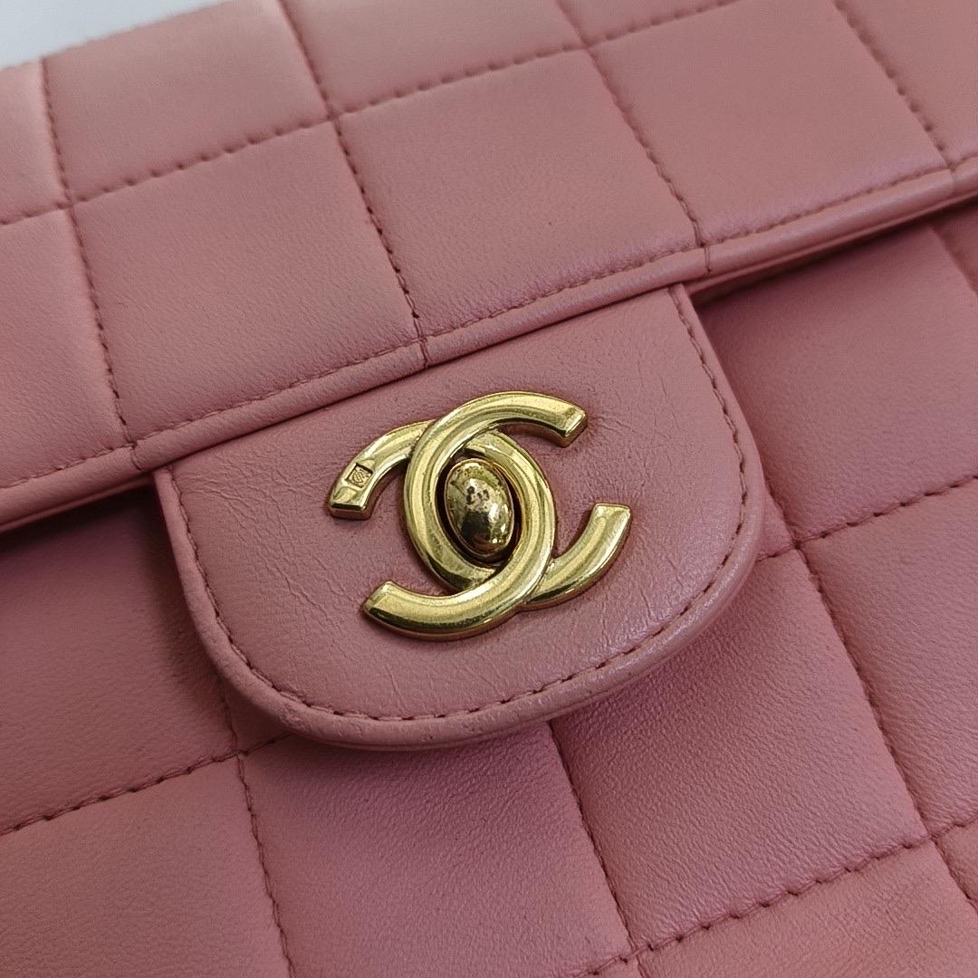 Chanel East West Chocolate Bar Light Pink Leather Gold Hardware Vintage 4