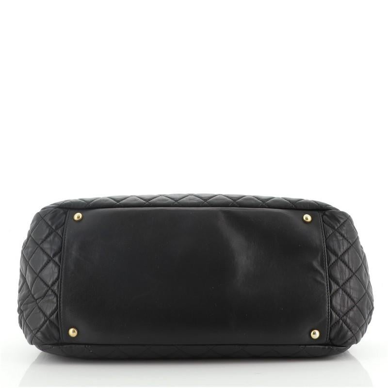 Chanel East West Mademoiselle Akkordeon Klappe Tasche gesteppte Lammfell Medium im Zustand „Gut“ in NY, NY