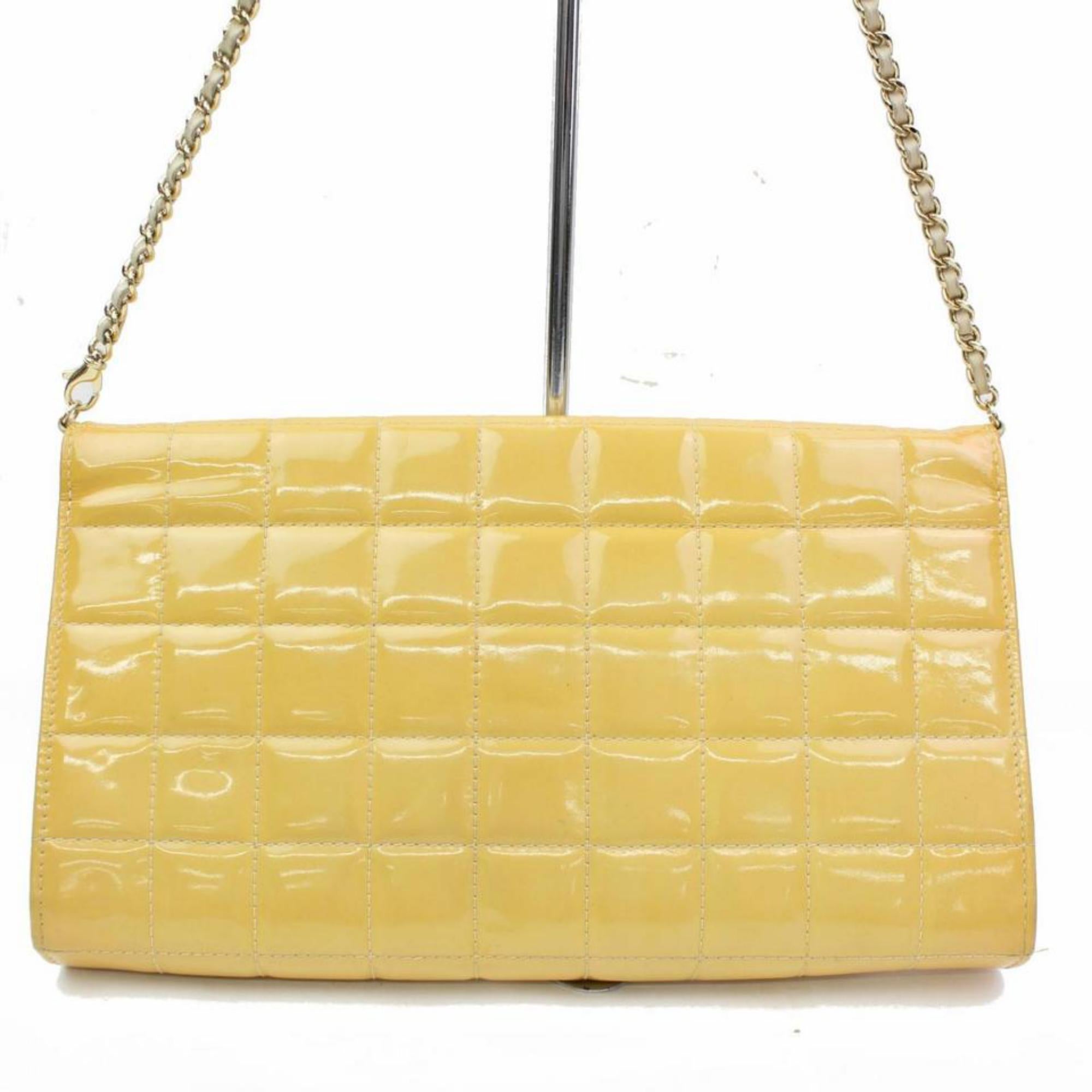 Chanel East West Quilted Flap 866712 Yellow Patent Leather Shoulder Bag For Sale 2