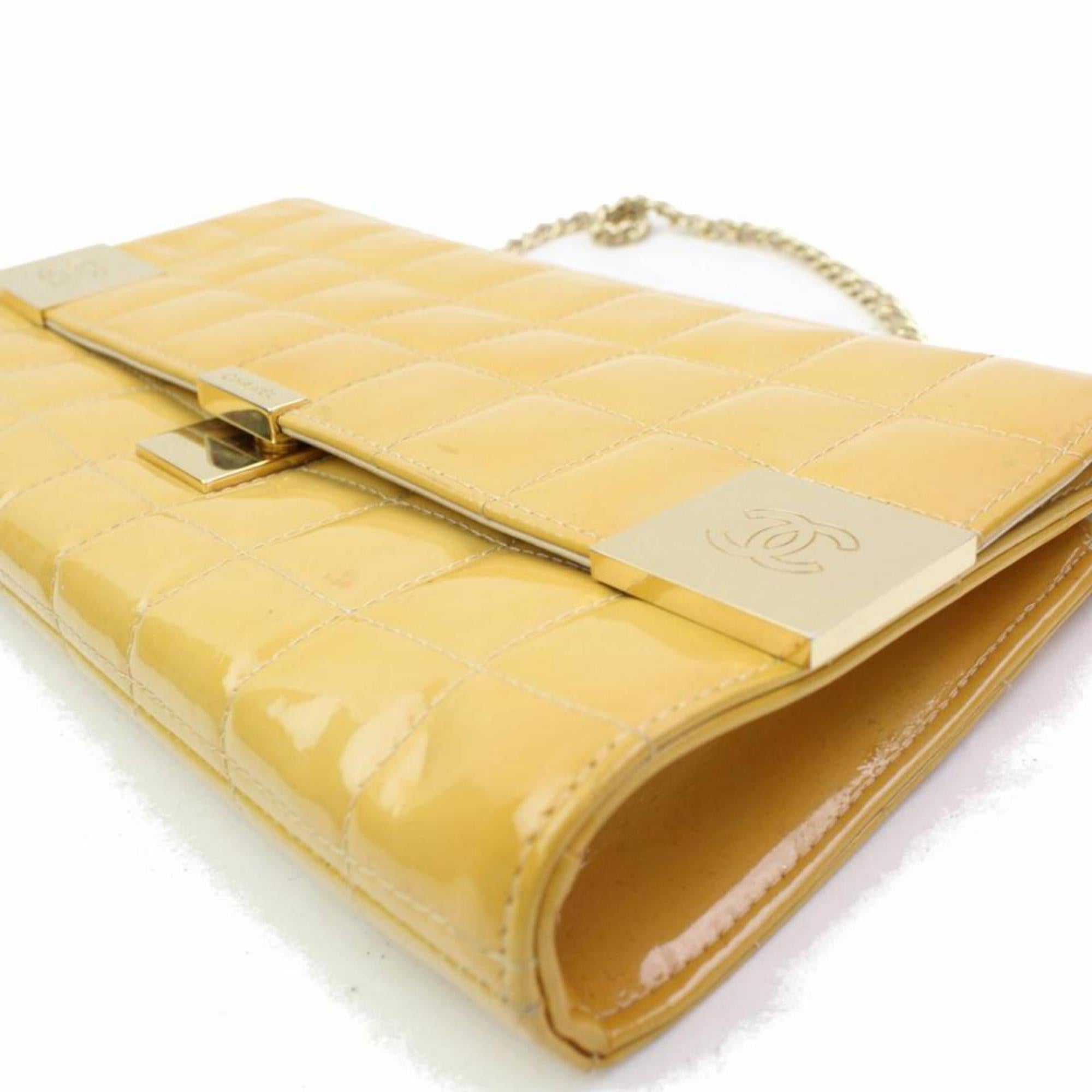 Chanel East West Quilted Flap 866712 Yellow Patent Leather Shoulder Bag For Sale 3