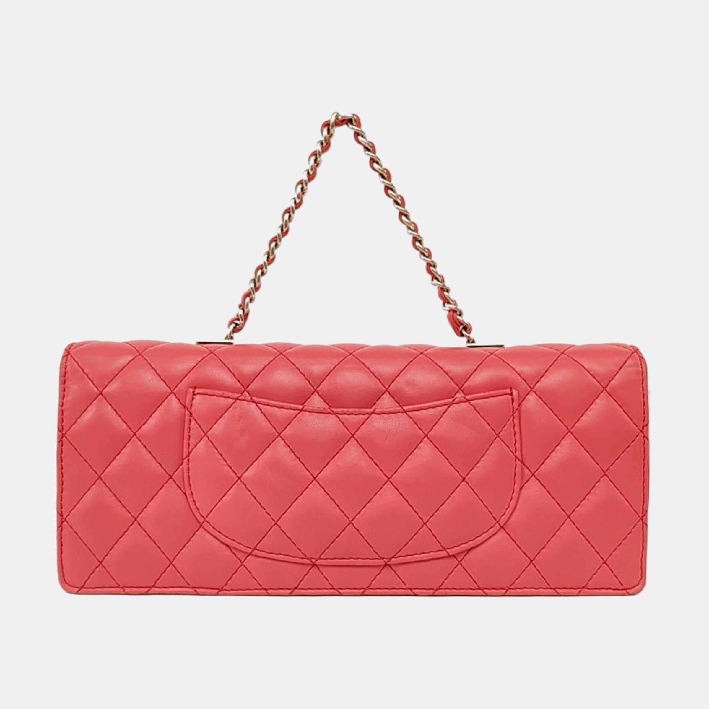 Chanel - Est - Ouest - Sac à rabat unique - Chaîne de perles - Pochette en cuir d'agneau rose Pour femmes en vente