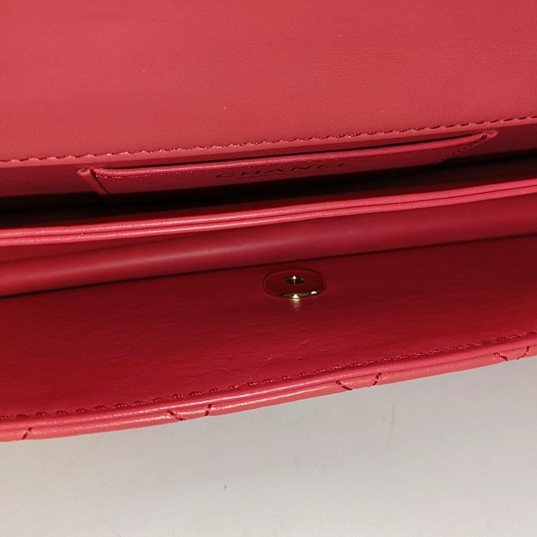 Chanel - Est - Ouest - Sac à rabat unique - Chaîne de perles - Pochette en cuir d'agneau rose en vente 2