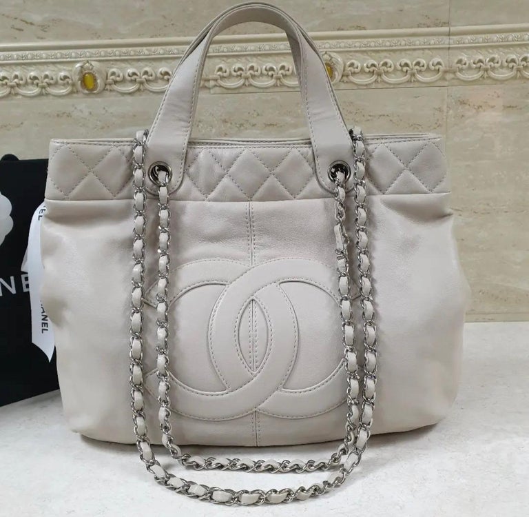 Chanel Ecru CC Logo Tote bag For Sale at 1stDibs