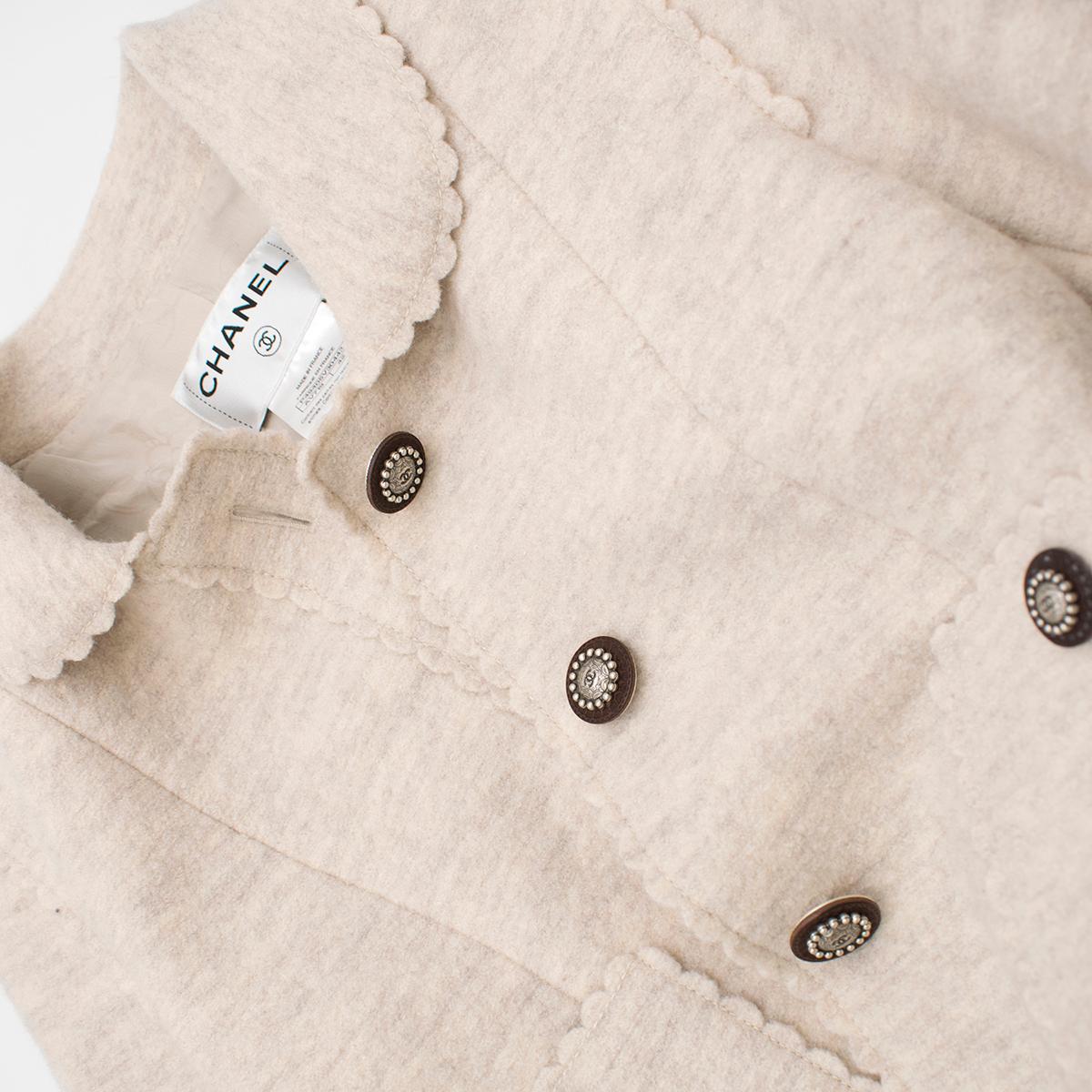 Chanel Ecru Wool Scalloped Detail Jacket Size 10 For Sale 2