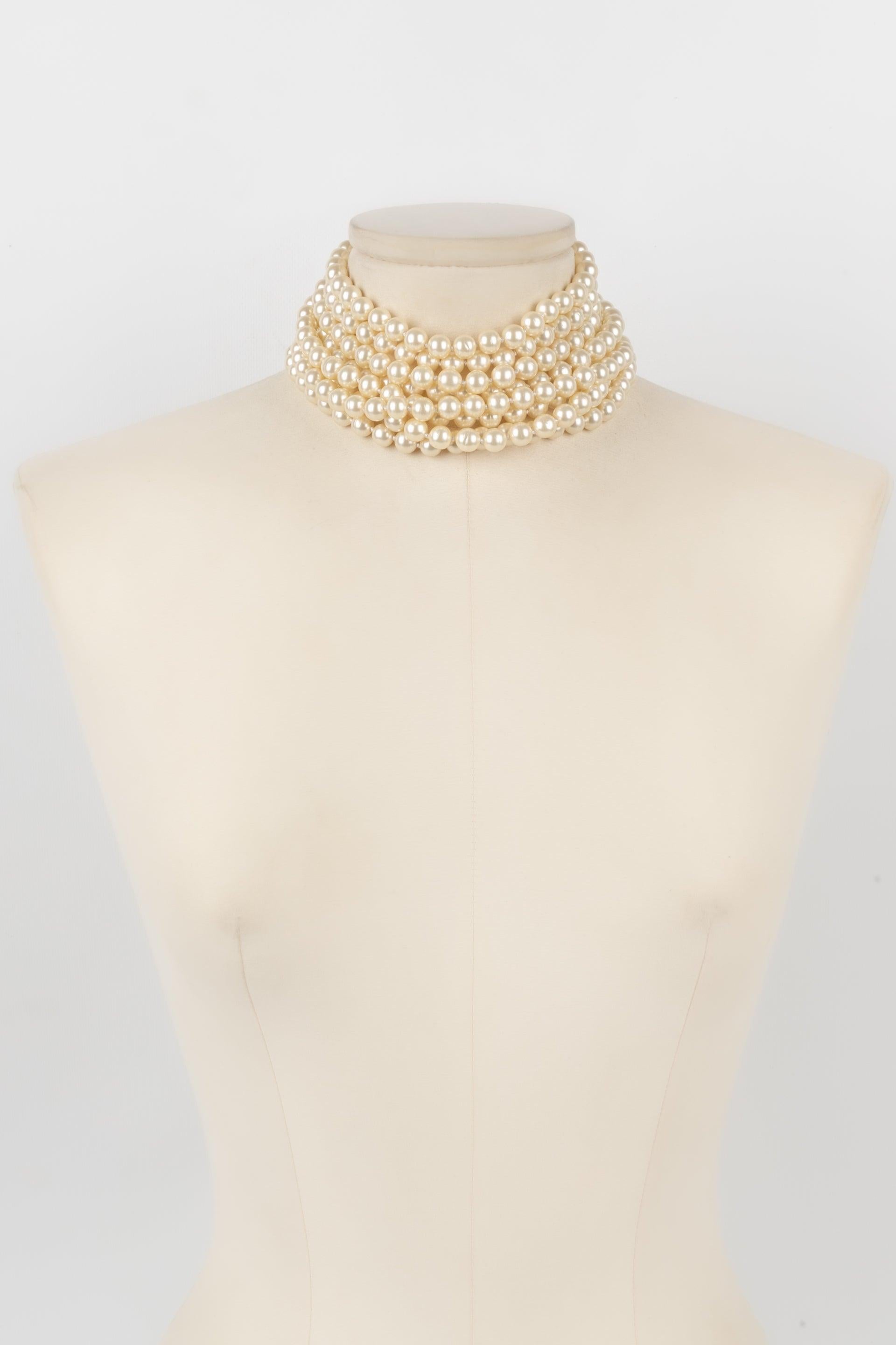 Chanel - (Made in France) Eight-row choker necklace with costume pearls. Jewelry from the 1980s.

Additional information:
Condition: Very good condition
Dimensions: Length: from 32 cm to 40 cm

Seller Reference: CB237