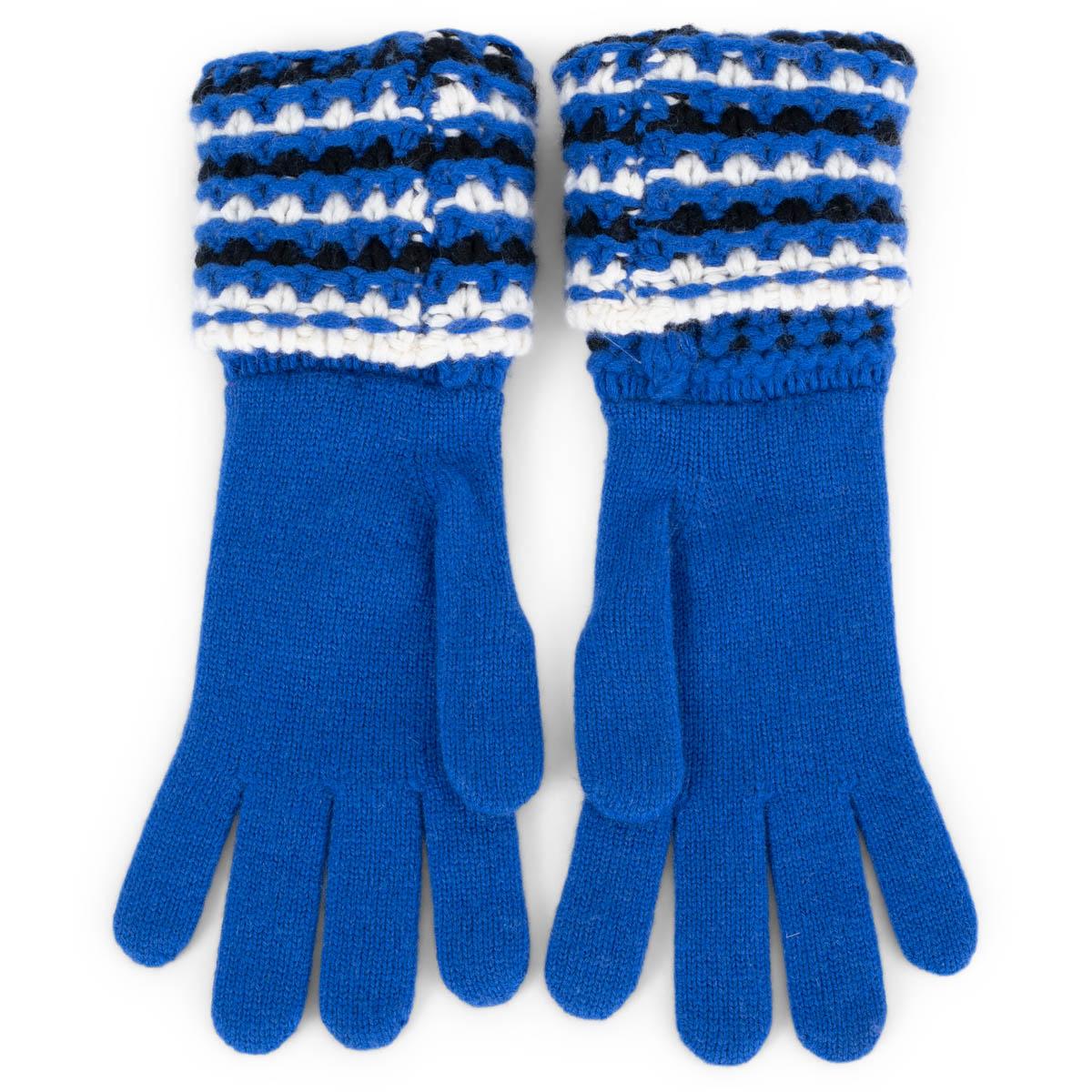 100% authentic Chanel CC knit gloves in electric blue, ivory and black cashmere (100%). Have been worn and are in excellent condition. 

Measurements
Tag Size	OS
Middle Finger to Wrist	30cm (11.7in)
Width	9cm (3.5in)

All our listings include only