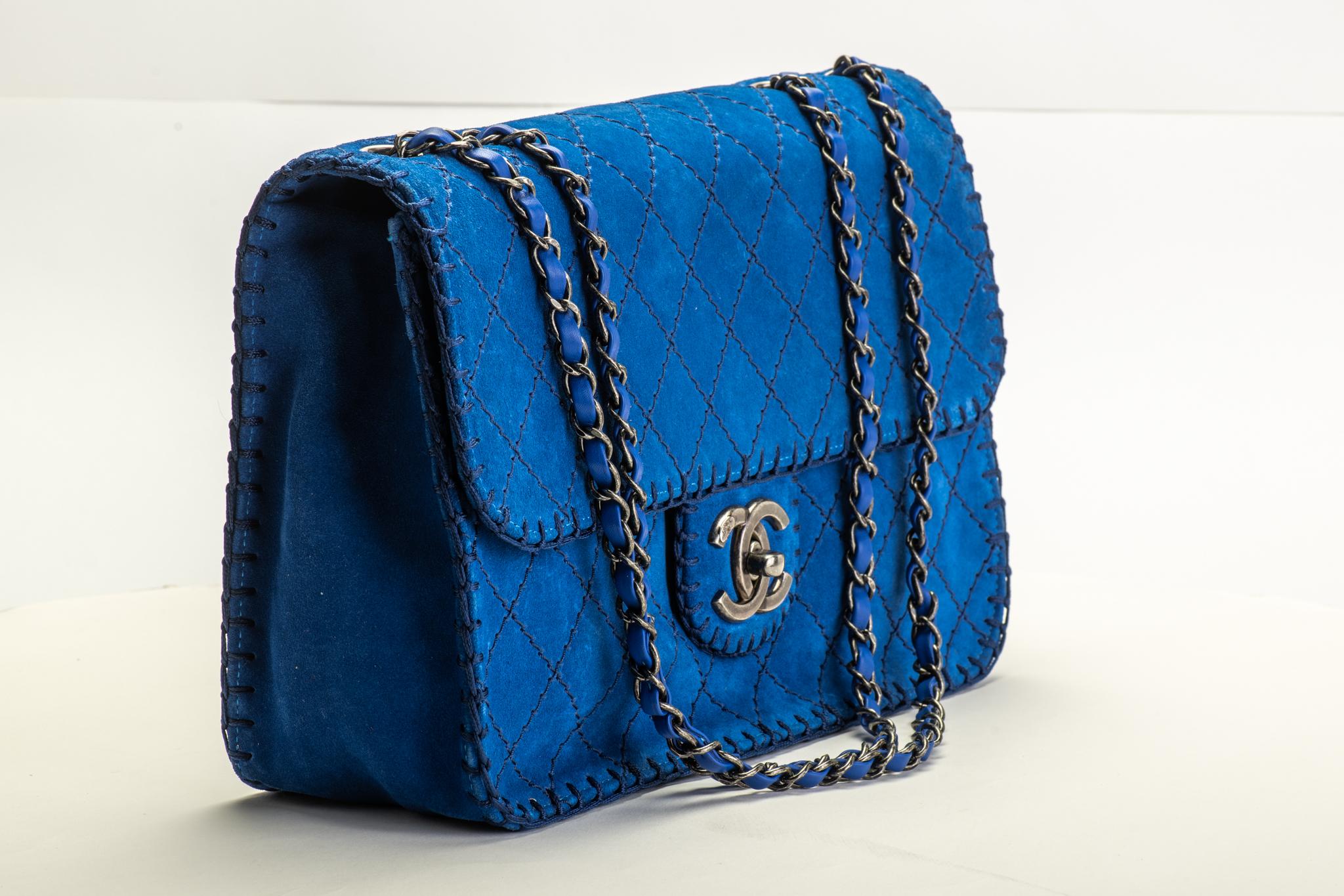 Chanel jumbo single-flap bag in electric blue suede with thick stitching trim and ruthenium hardware. Shoulder drop, 8
